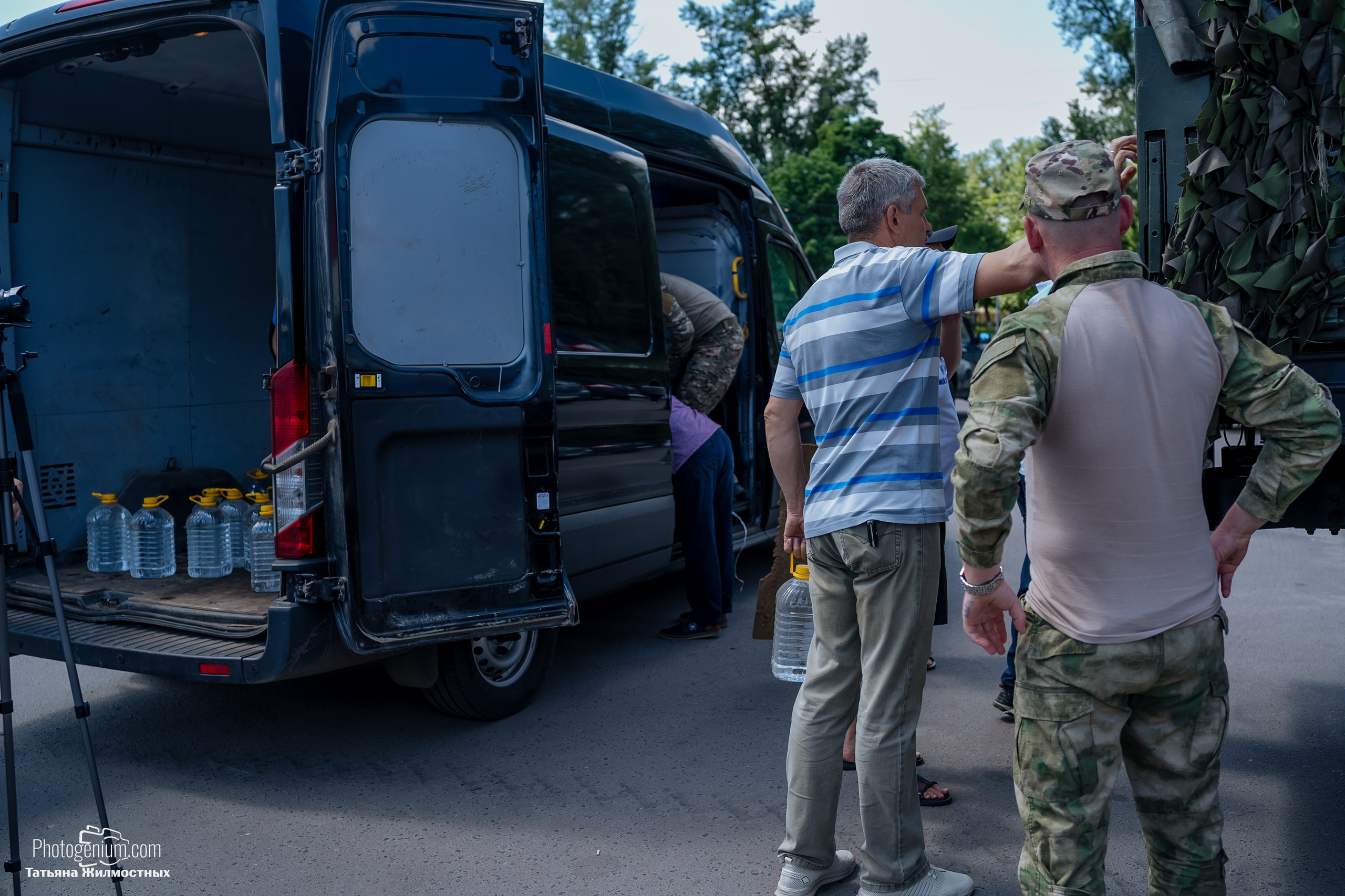 8 июня «Патриоты из Курска» сбор гуманитарной помощи у кинотеатра «Родина». Фотограф Нижний Новгород Татьяна Кейод