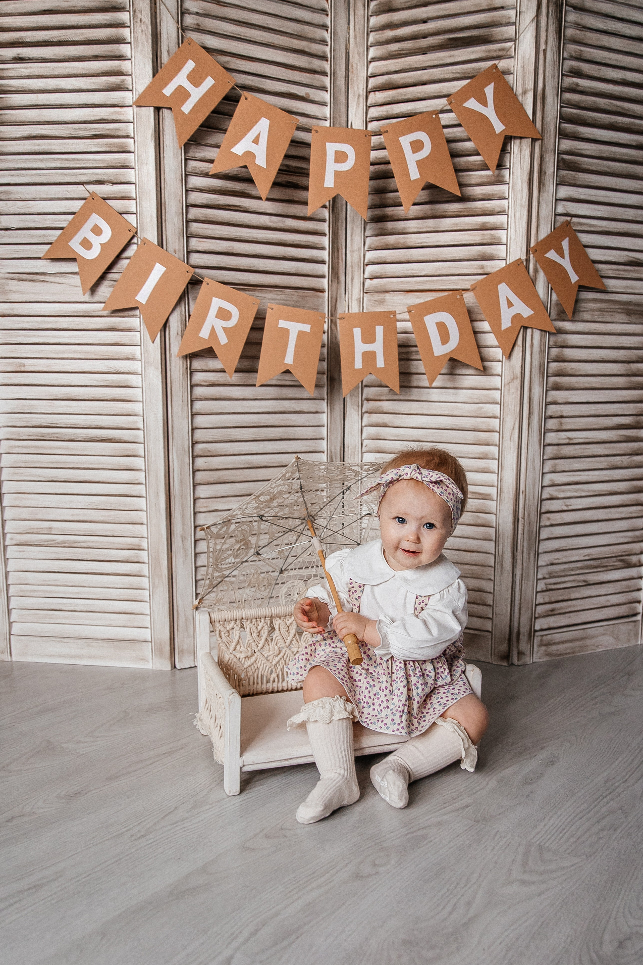 Минимализм (единичка, буквы-кубики, отдельный реквизит на фоне). Детский фотограф, выпускные альбомы в Нижнем Новгороде Бодягина Мария