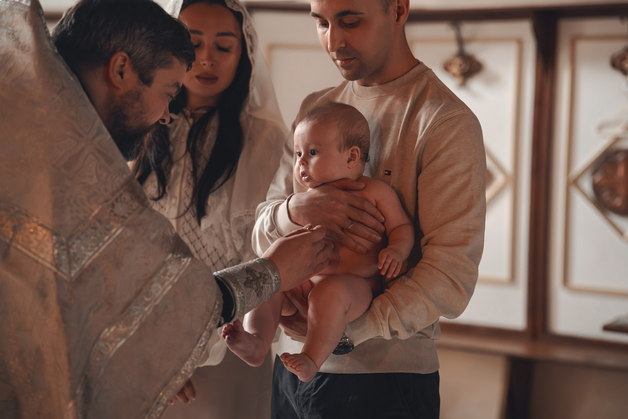 Крещение в православном Храме Воскресения Словущего в Даниловской Слободе. Семейный фотограф в Москве 📸