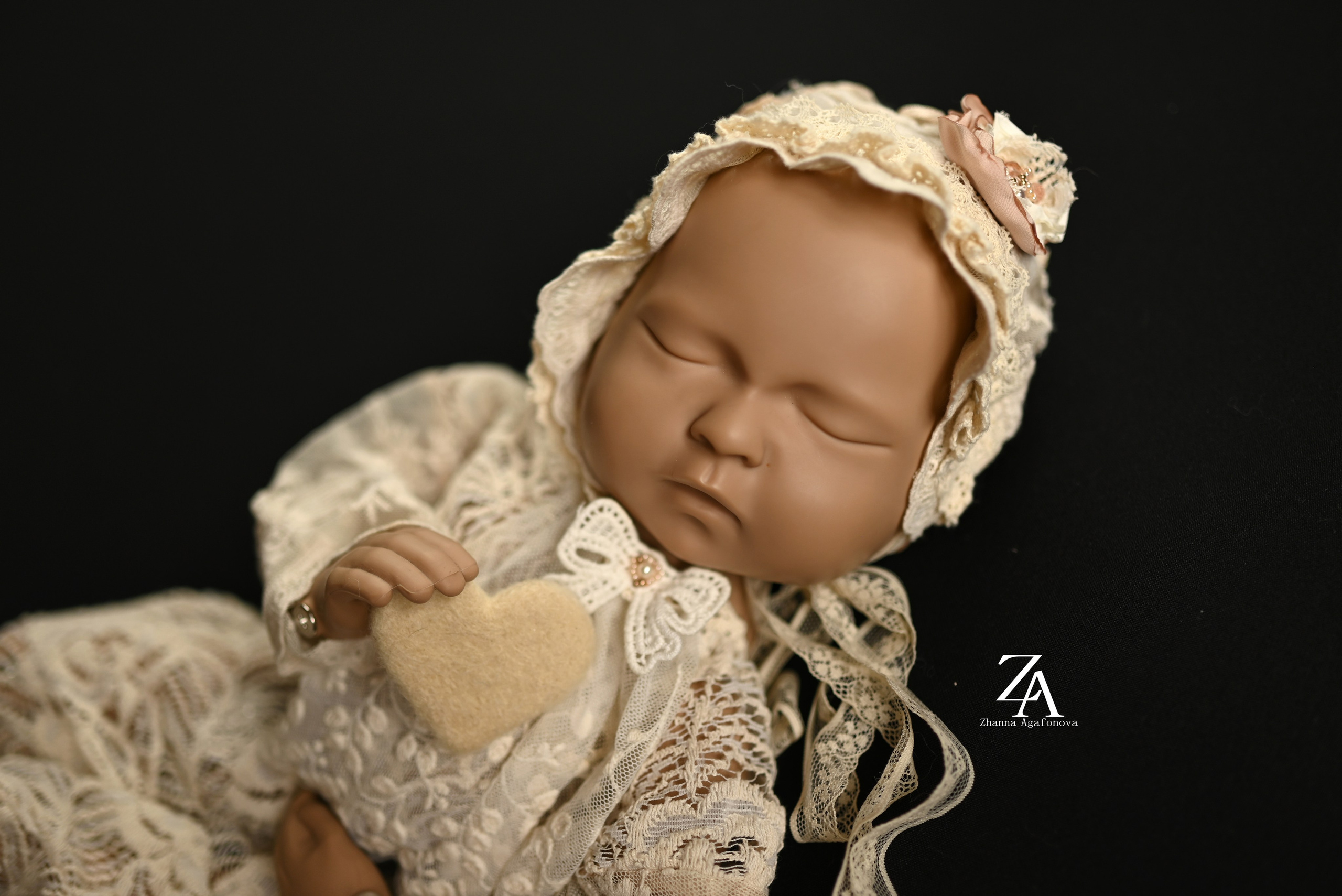 Образы на черном фоне. Newborn42.ru Фотограф новорожденных  г. Кемерово Агафонова Жанна