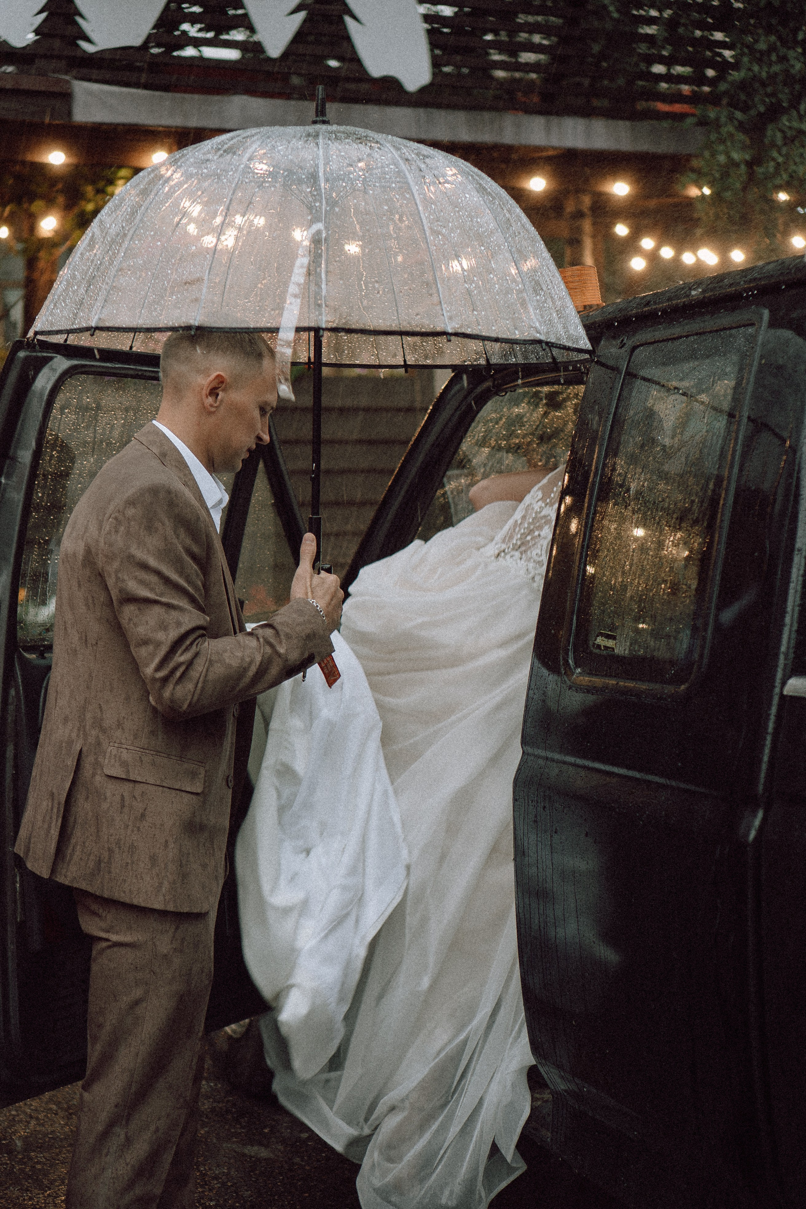 СВАДЕБНАЯ ФОТОСЕССИИЯ ПАРЫ В ГОРОДЕ ПРИОЗЕРСК В СОСНОВОМ ЛЕСУ И С ПИКАПОМ. Профессиональный фотограф, Санкт-Петербург — Виктория Богомолова