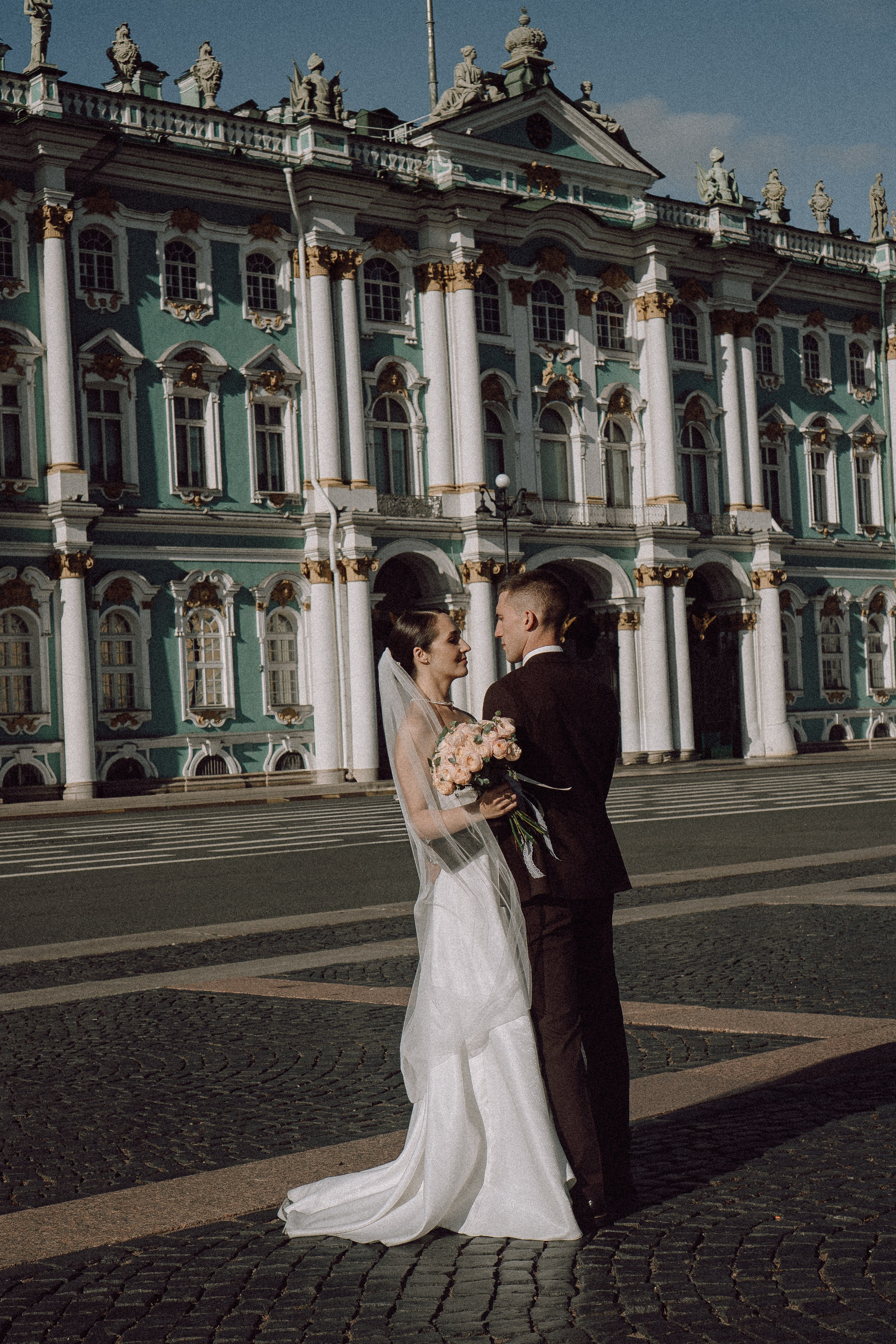 СВАДЕБНАЯ ПРОГУЛКА В САНТК-ПЕТЕРБУРГЕ (ИСАКИЕВСКИЙ СОБОР, ЗИМНЯЯ КАНАВКА, ЭРМИТАЖ И БОЛЬШАЯ МОРСКАЯ УЛИЦА). Профессиональный фотограф, Санкт-Петербург — Виктория Богомолова
