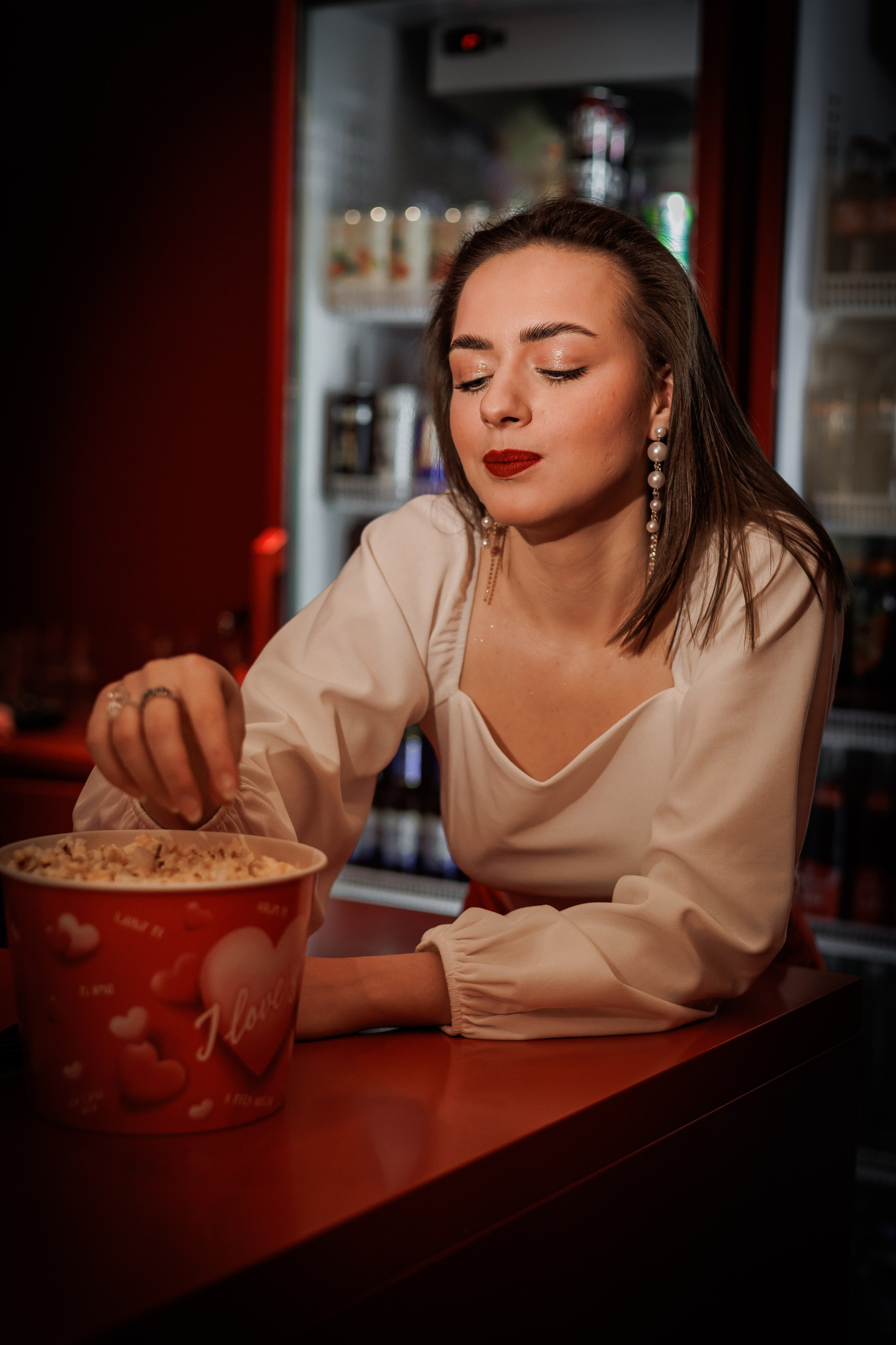 Алена. Фотосессия в кинотеатре Мираж. Портретный фотограф Панферова Регина г. Санкт-Петербург, г. Казань