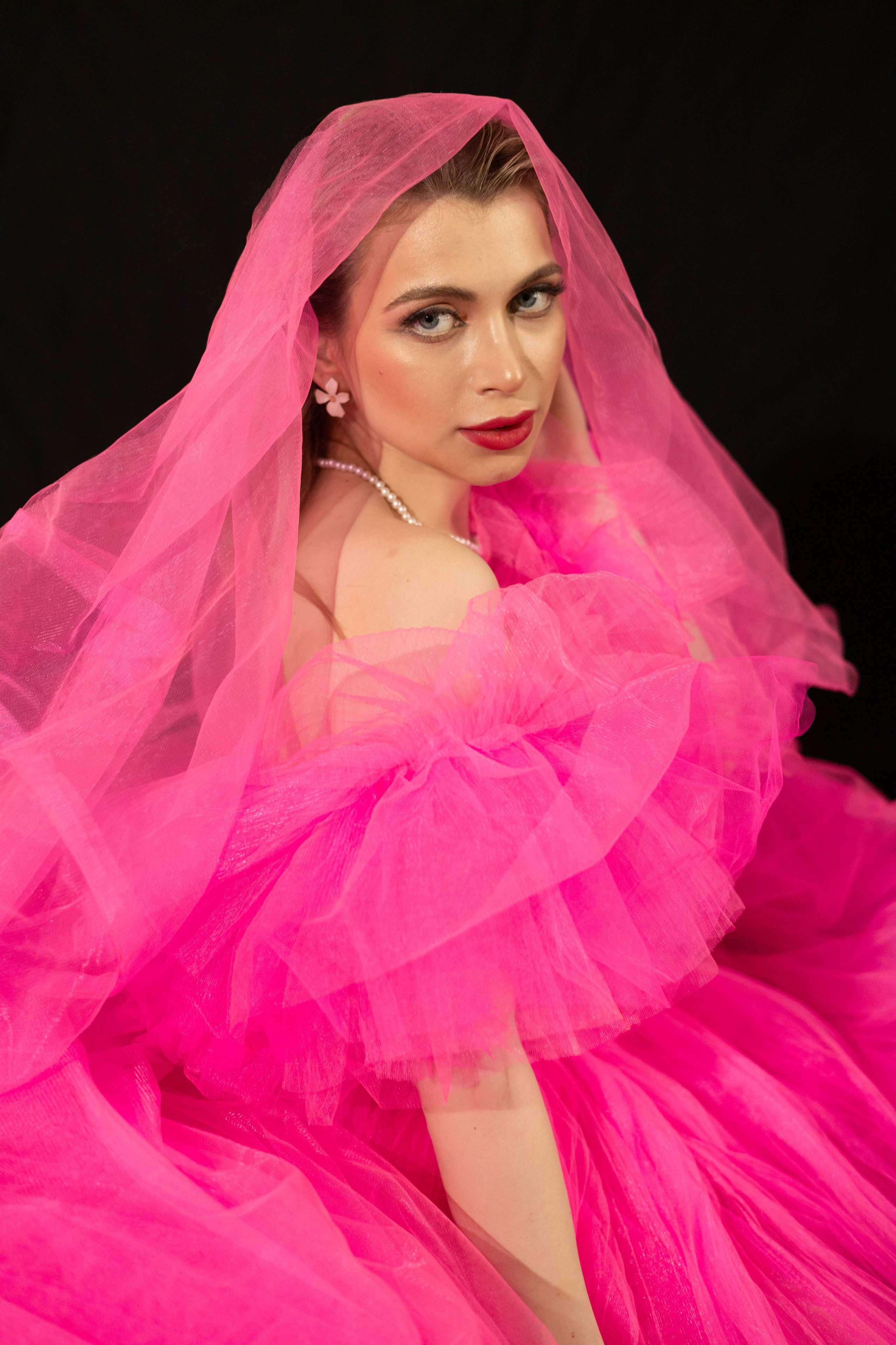 Екатерина. Fuchsia on black. Портретный фотограф Панферова Регина г. Санкт-Петербург, г. Казань