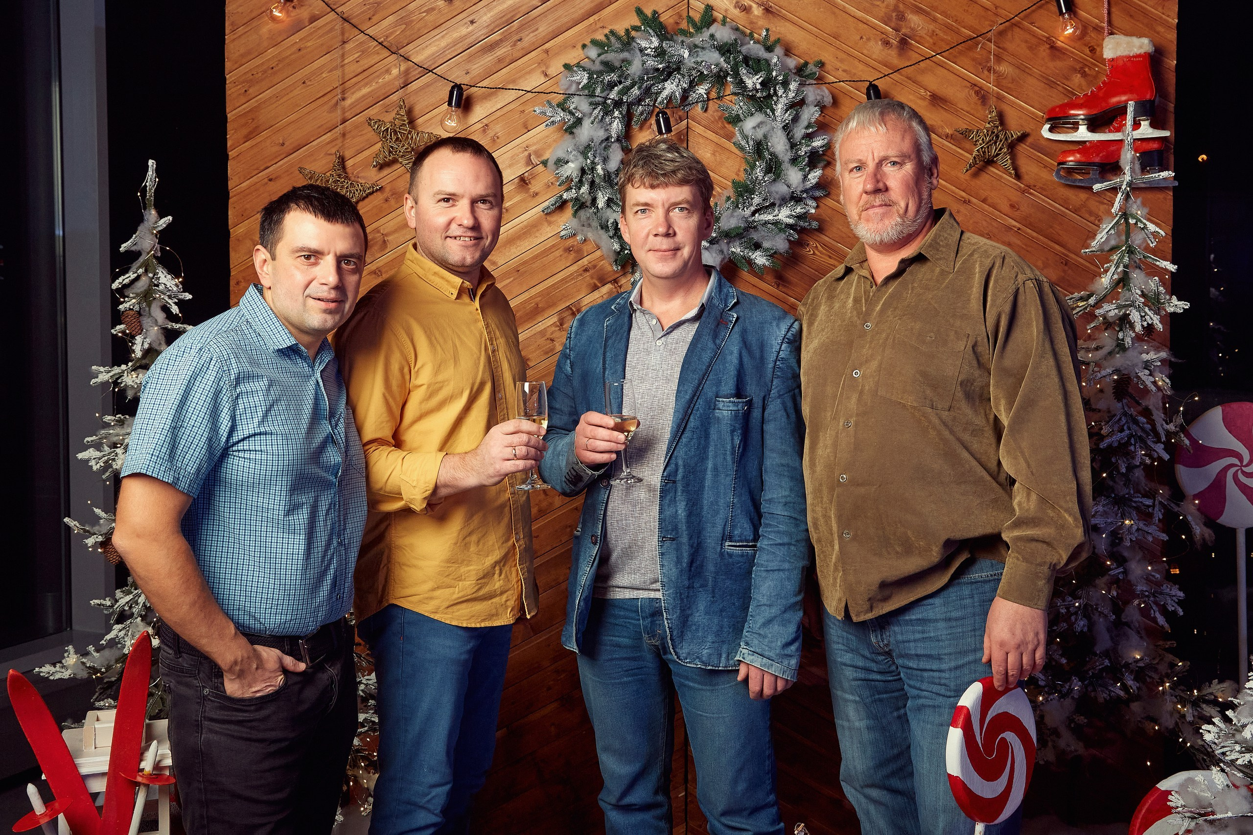 Транс-Инвест / Новогодний корпоратив на территории автосалона. Антон Артюшин, портретный фотограф. Москва