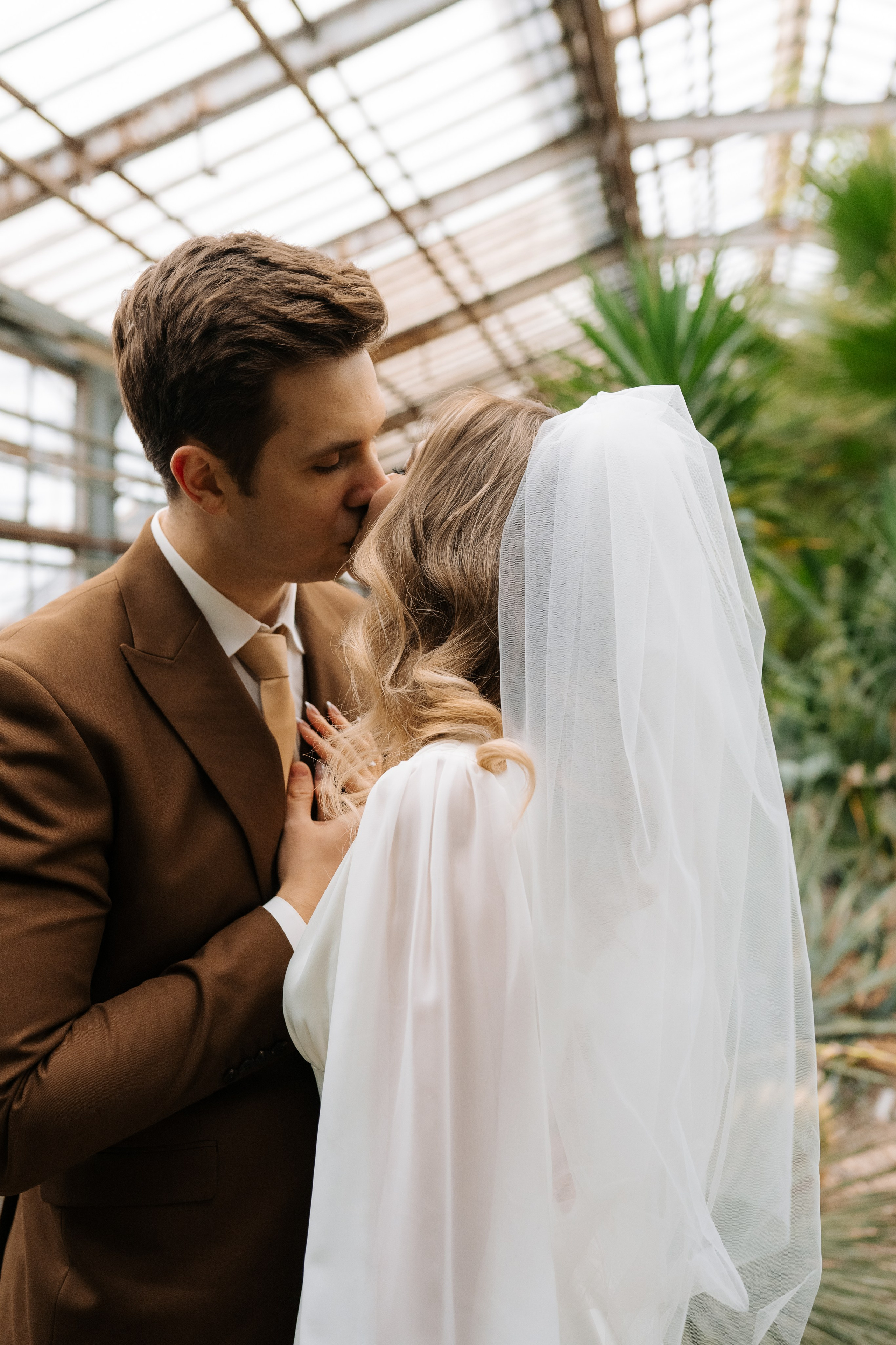 Свадебная фотосессия в оранжерее, Москва. Свадебный фотограф в Москве Анна Полушина