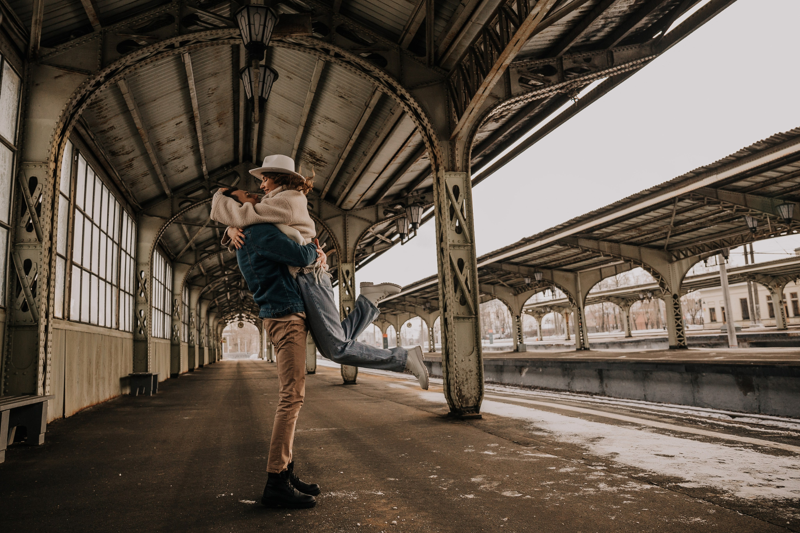 Даша & Рома. Витебский вокзал. Свадебный и семейный фотограф Пушкин Царское Село СПБ Питер Санкт-Петербург и Рязань Ольга Козлова