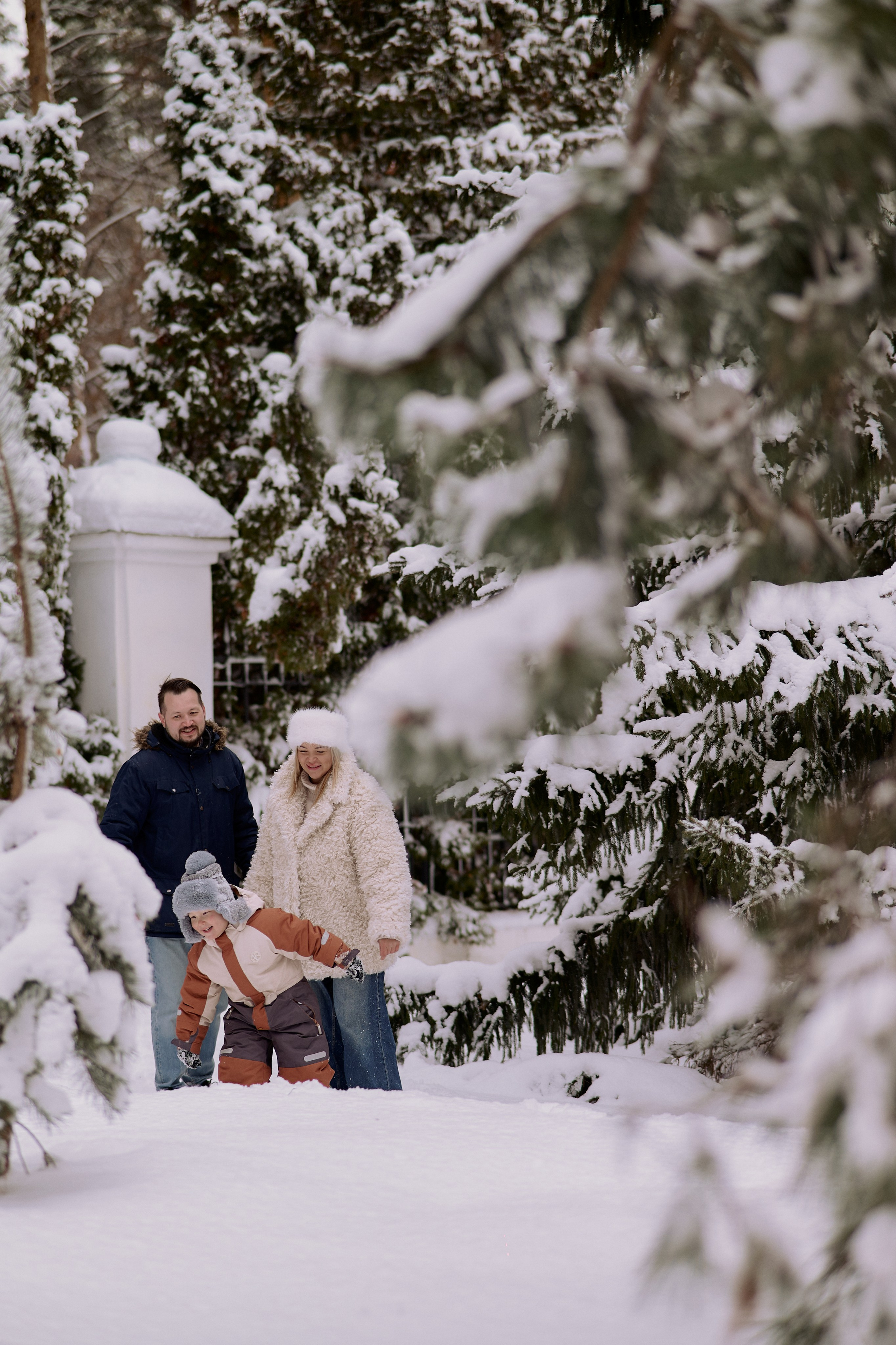 Паша, Света и Марк на зимней прогулке. Семейный и свадебный lifestyle-фотограф в Москве Мария Петрова