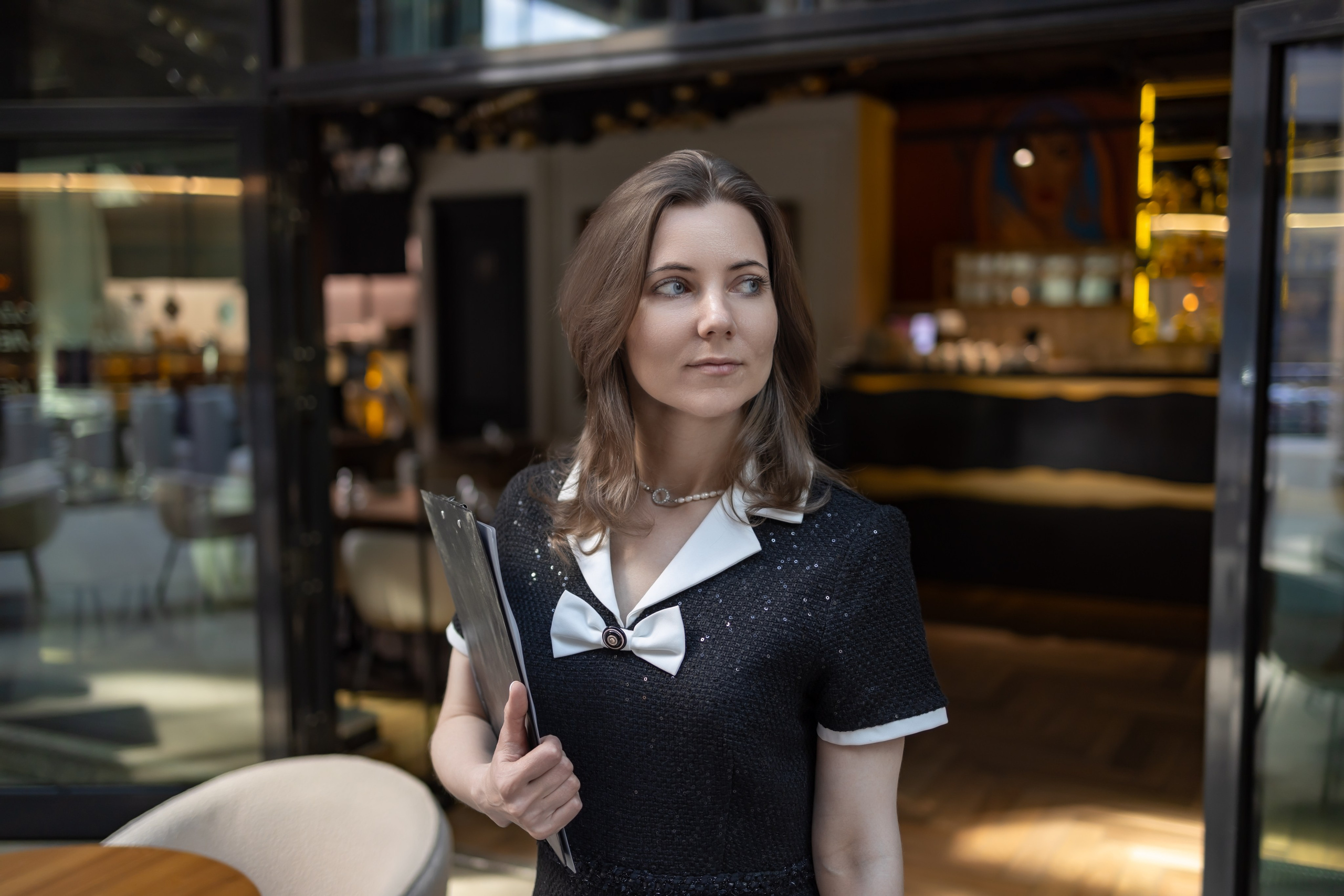 Бизнес стиль на Белой площади. Модель Ирина. Репортажный, семейный и студийный фотограф в Москве Демин Алексей