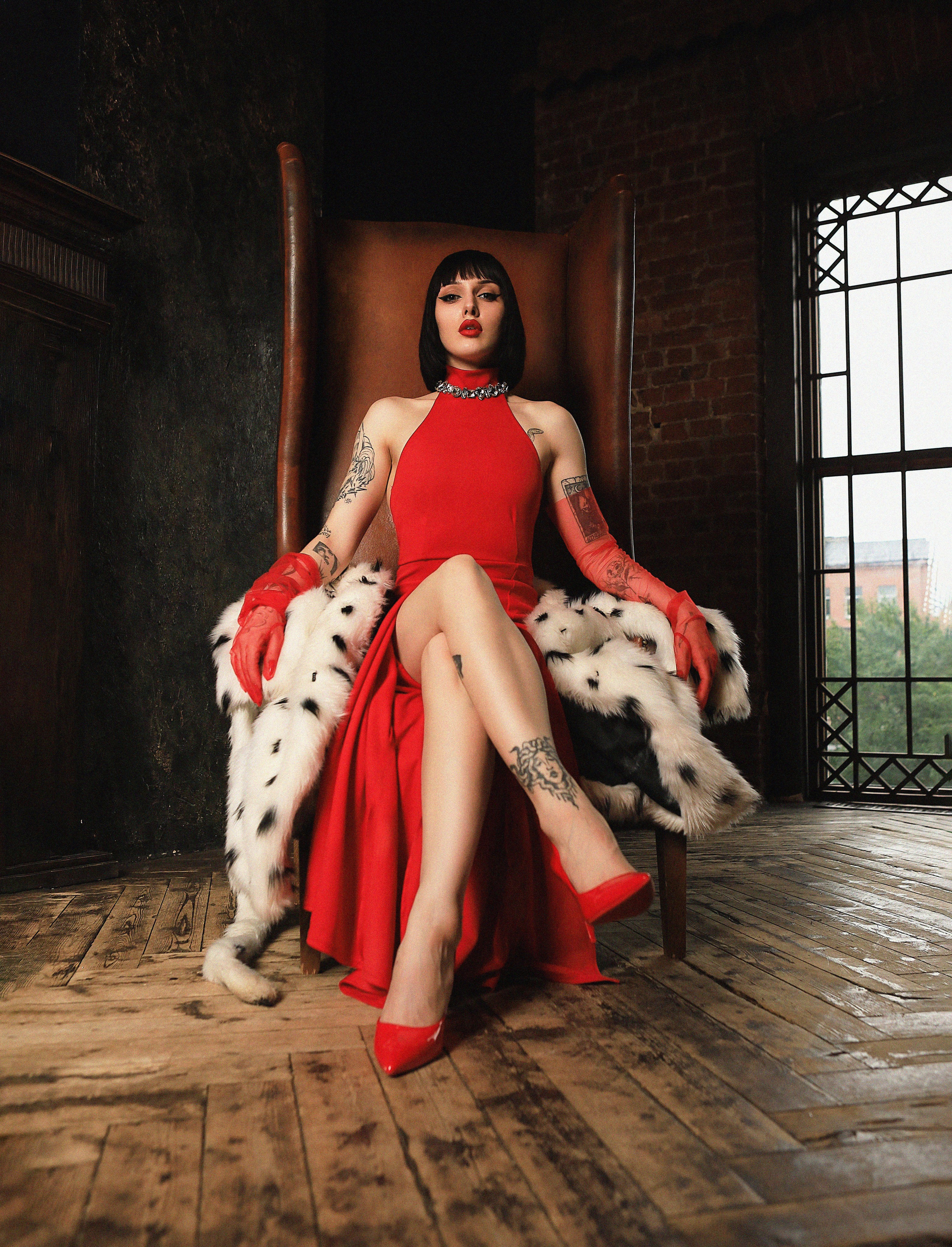 бдсм фотосессия, женский фотограф Вова-Лап в Санкт-Петербурге, госпожа на троне в красном платье, очень стильно - фото 13