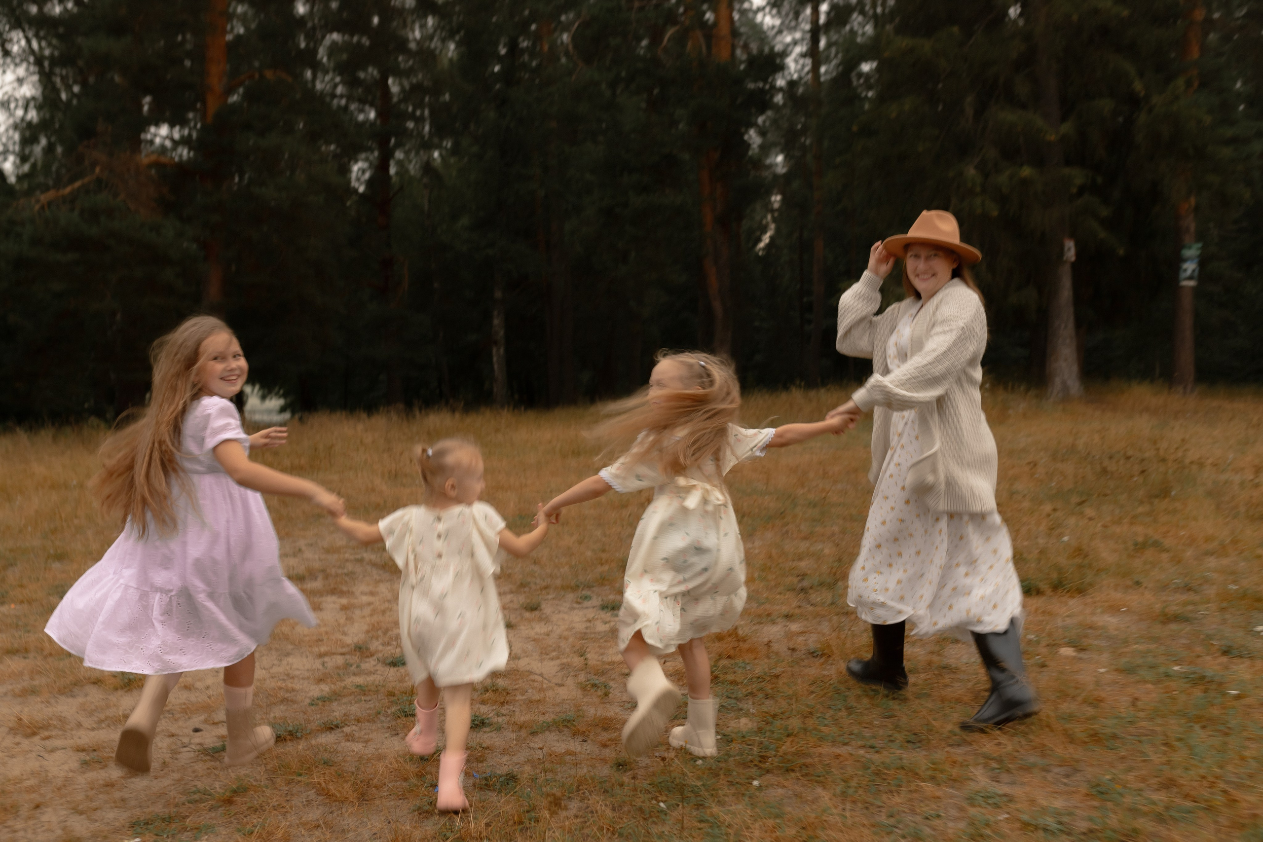Мама Алина, Маша, Дина и Анечка. Фотограф Татьяна Семенова