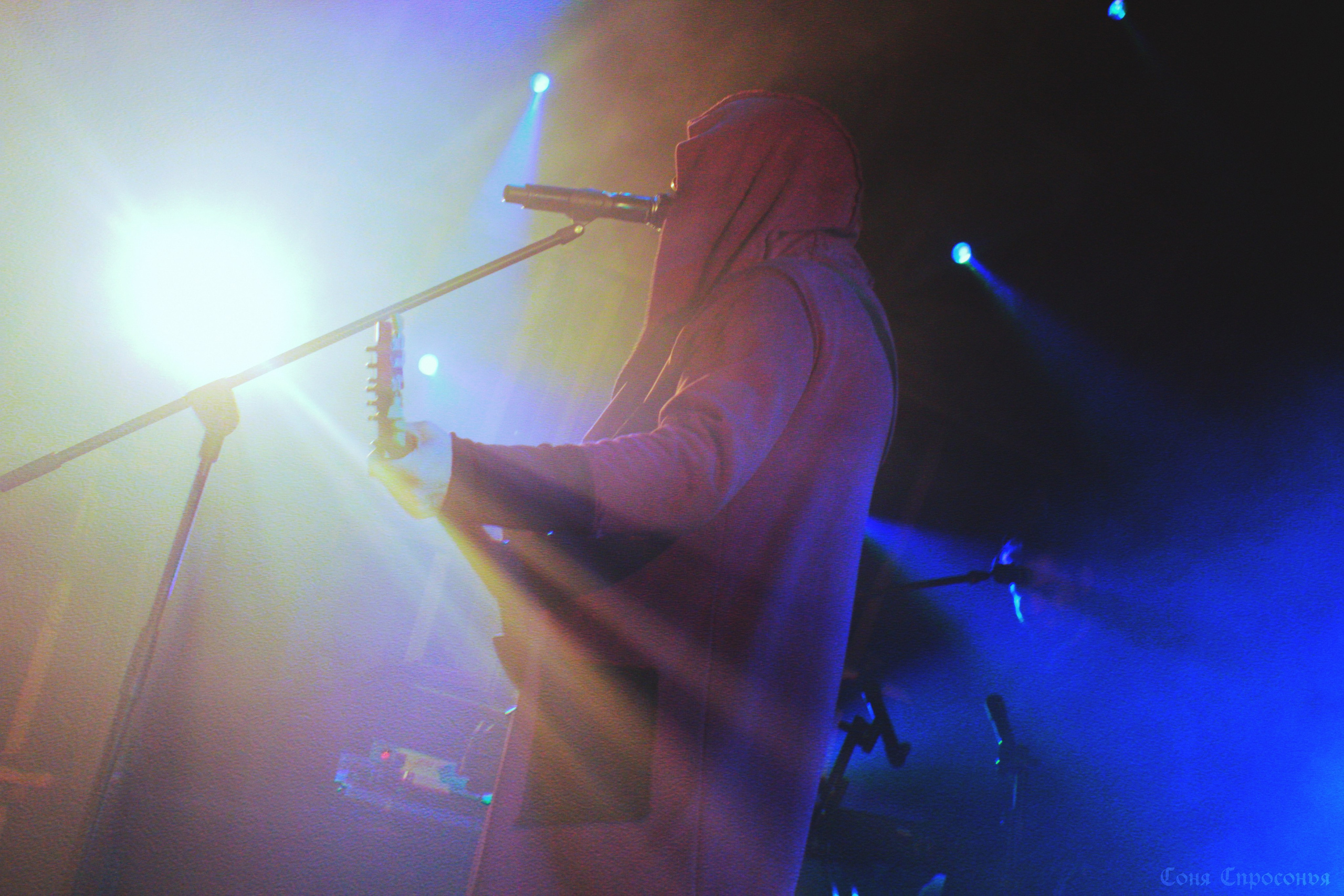 Синестетик 26.08.23. Концертный и портретный фотограф в Москве Соня Спросонья