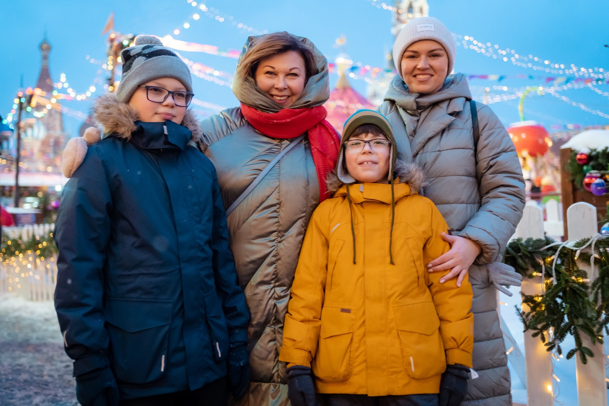 Юля с семьей в центре. Семейный фотограф Варвара Сорока в городе Москве