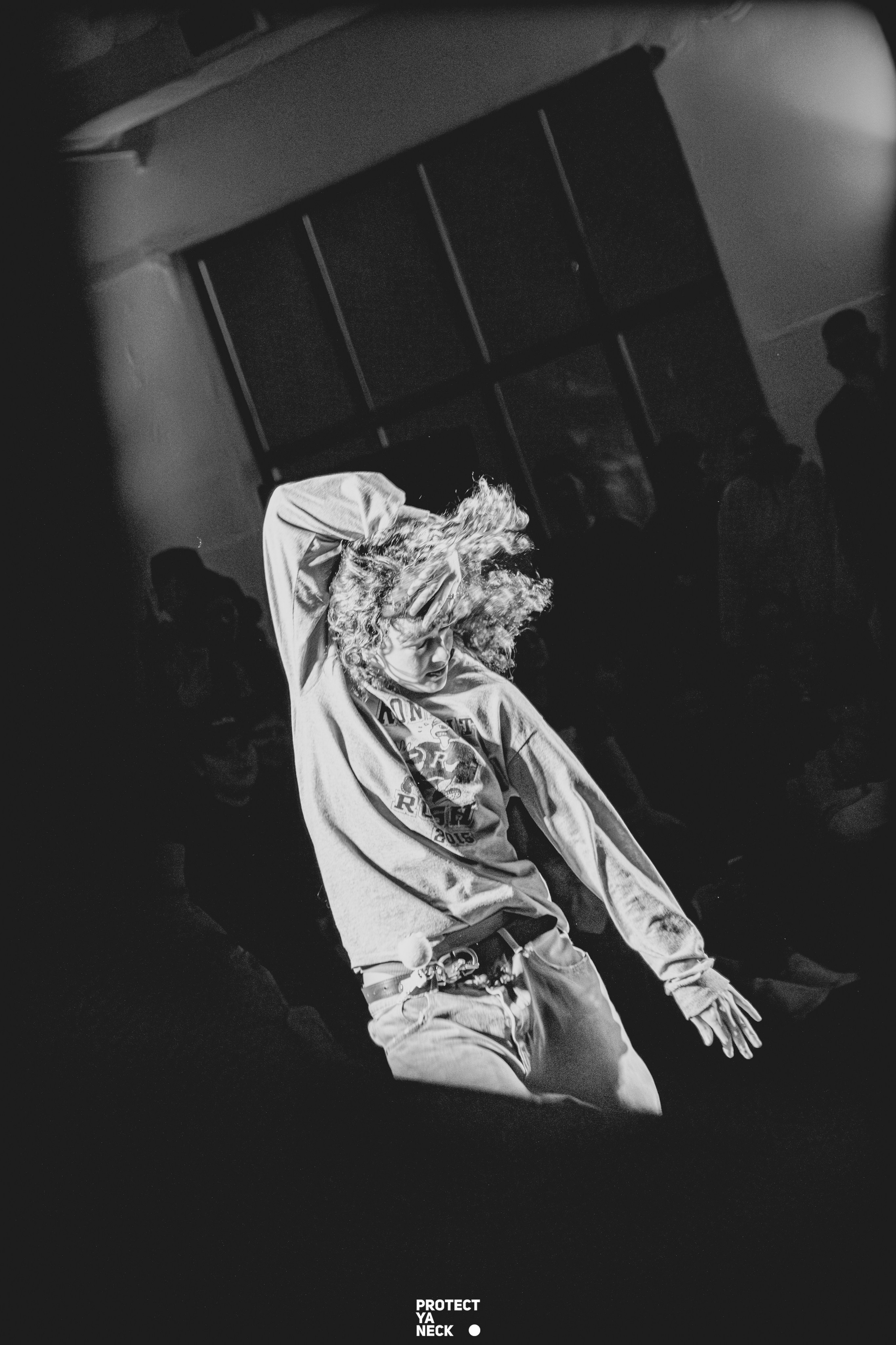 PROTECT YA NECK 22/03 (@youlovebu). Соня бу тебя сфоткала