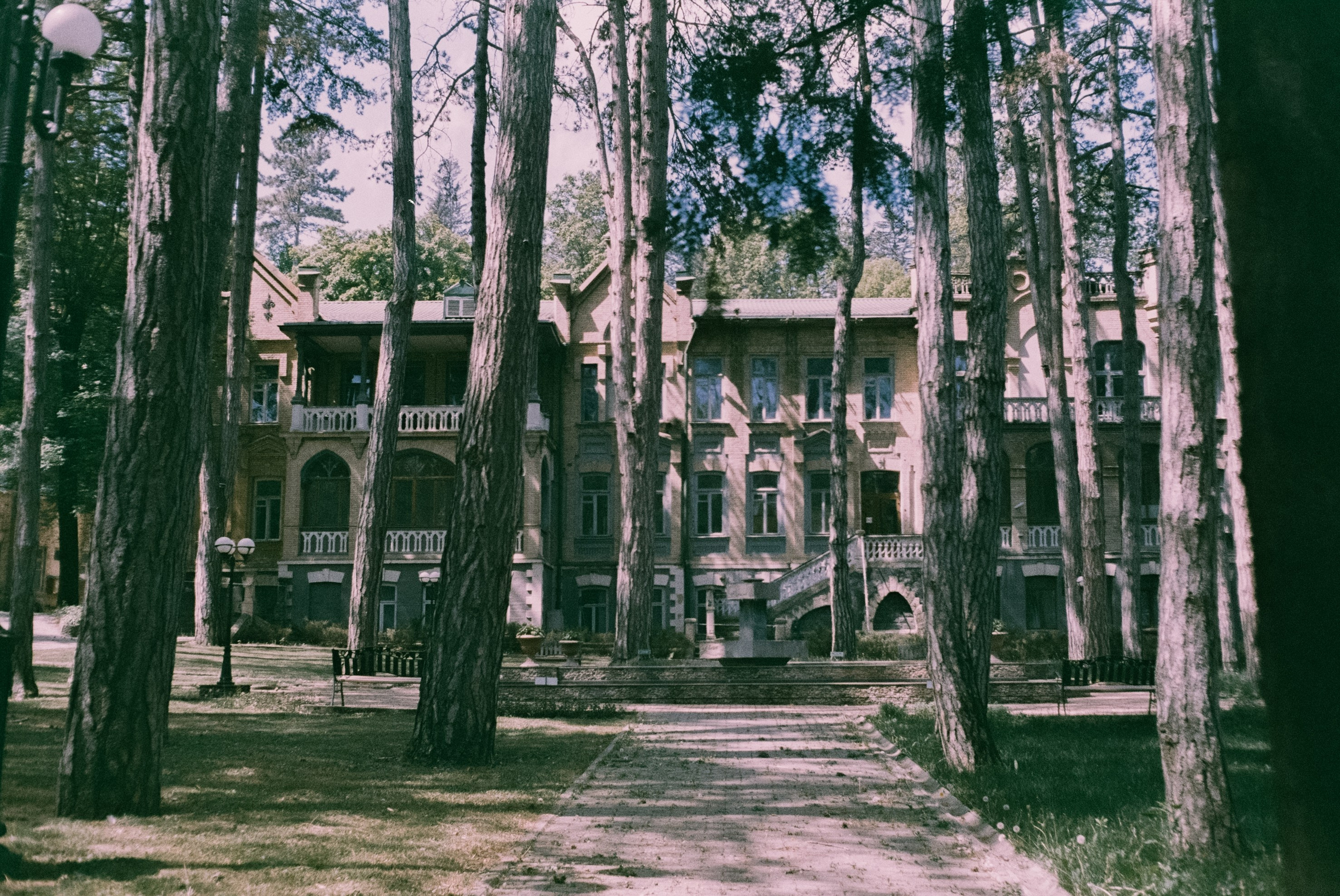 Кисловодск 11 мая / Fujicolor Superia 200 (просрочка) / Minox 35GT