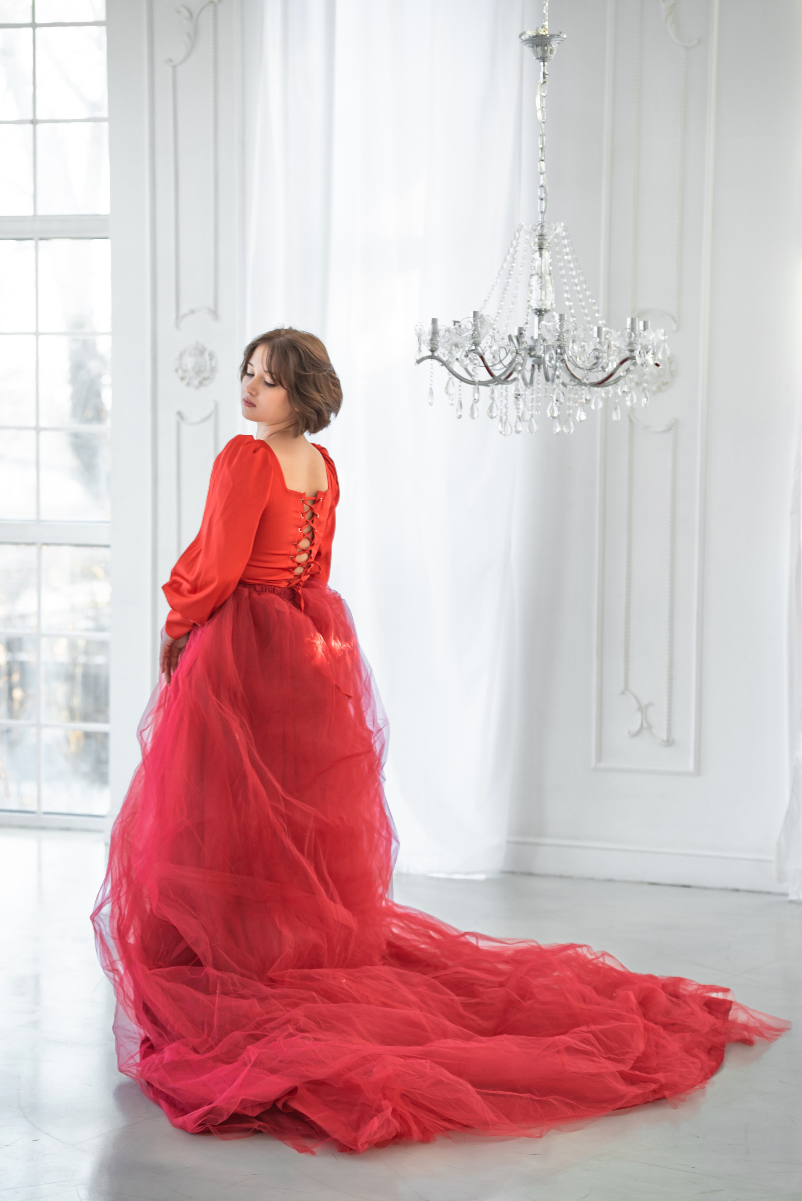 Фотосессия на Байкале в юбке фатиновой красной со шлейфом на резинке в аренду