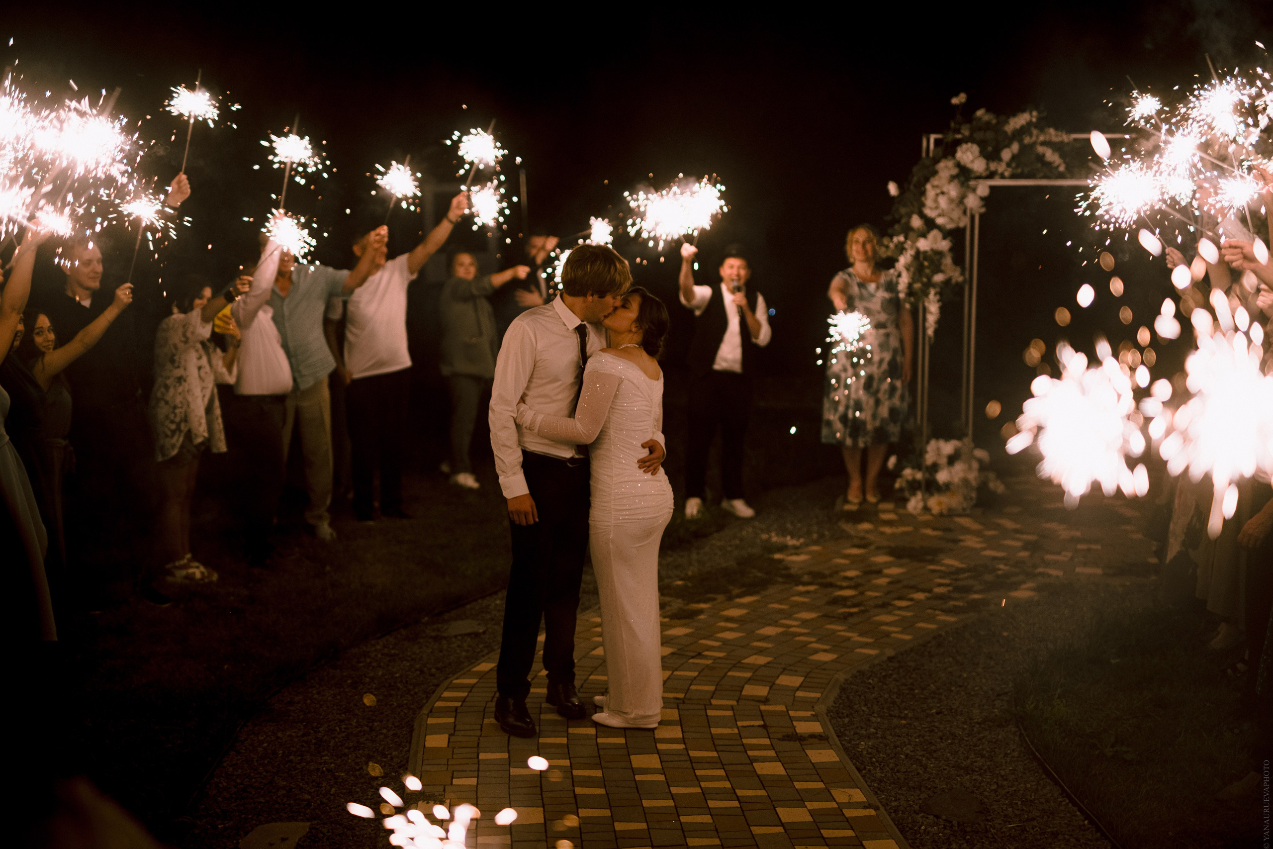 Свадебный анонс. Антон и Виктория. Свадебный и контент- фотограф в Тольятти, Самаре, Москве Яна Уруева