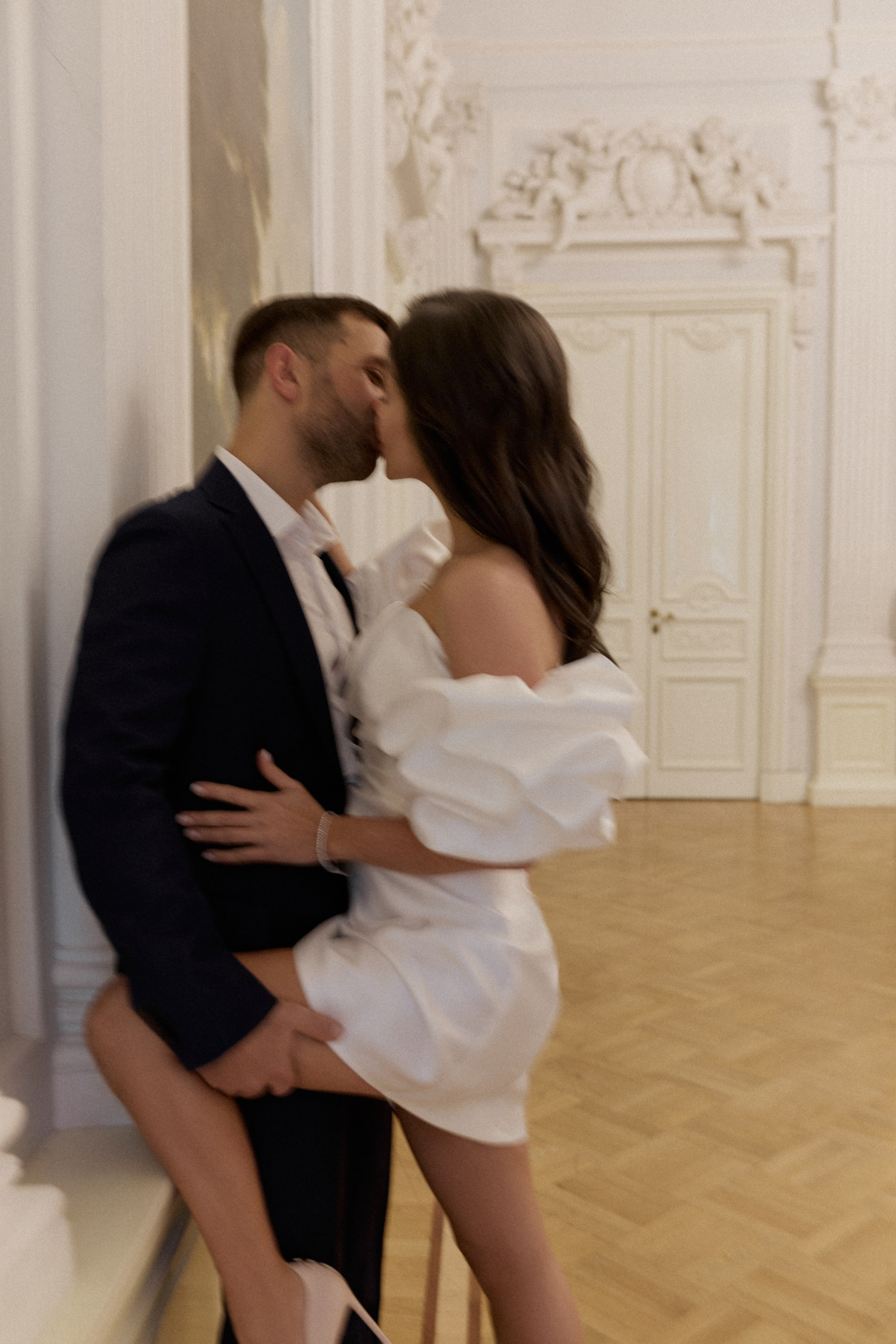 Свадебная фотосессия в особняке. Сестры Карабаза. Фотографы и ретушеры в Москве и Санкт-Петербурге