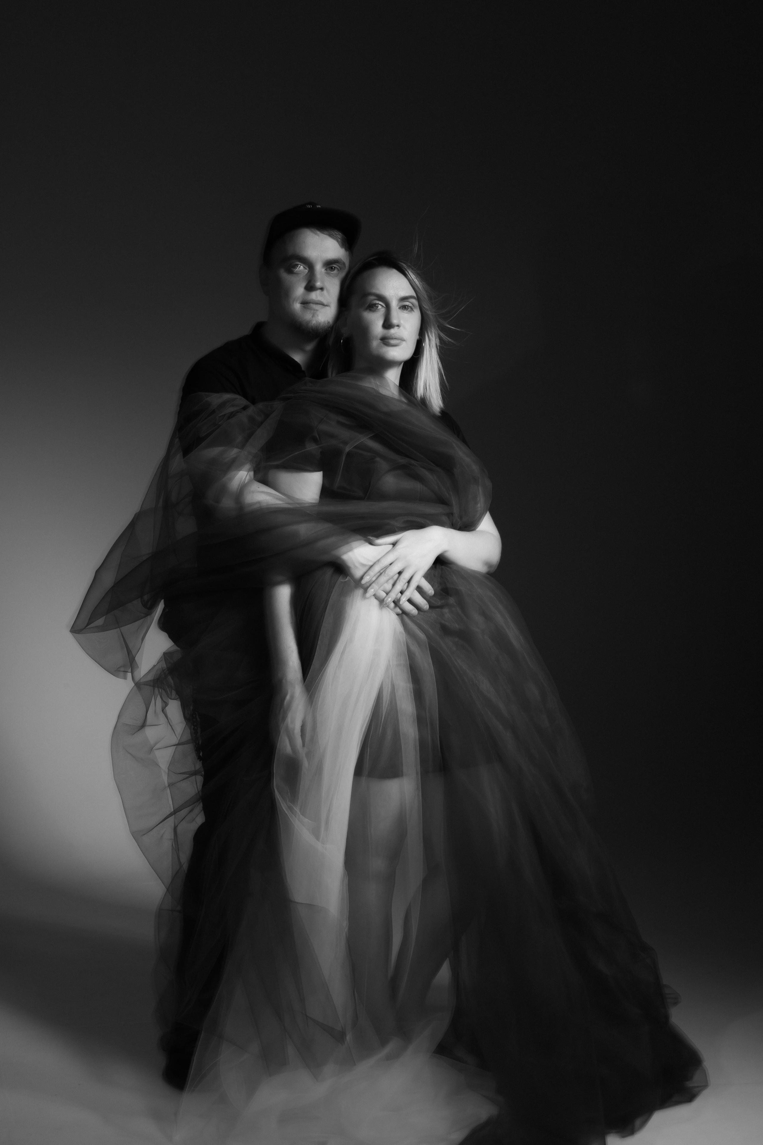 Семейный портрет на фоне. Фотограф в Тюмени Даша Михнова. Портреты, фотопроекты, фотодни