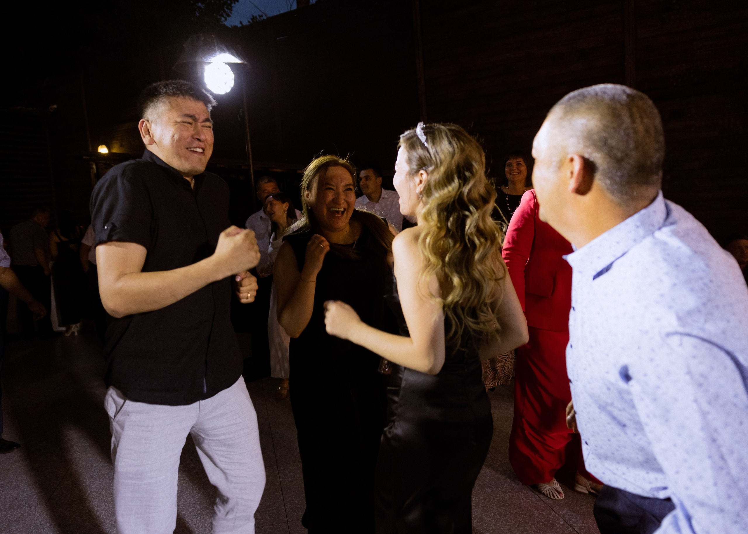 Дмитрий и Алита. Фотограф Эмиль Исякаев