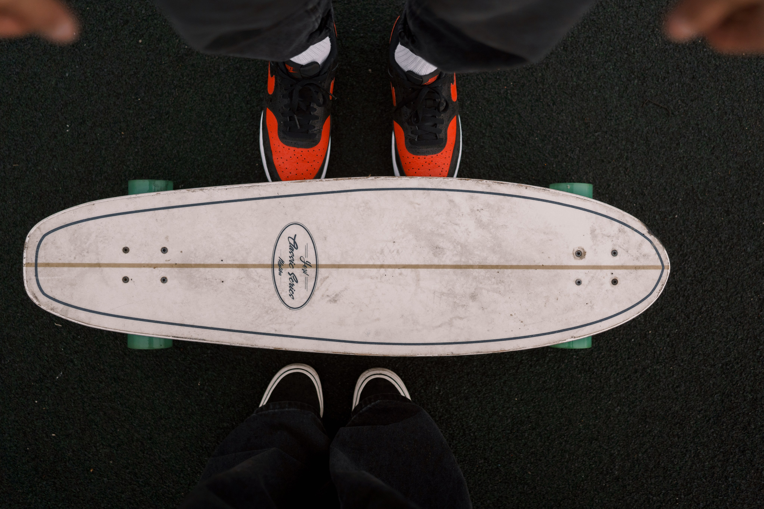 Love on a skateboard. Свадебный фотограф Решетников Дмитрий