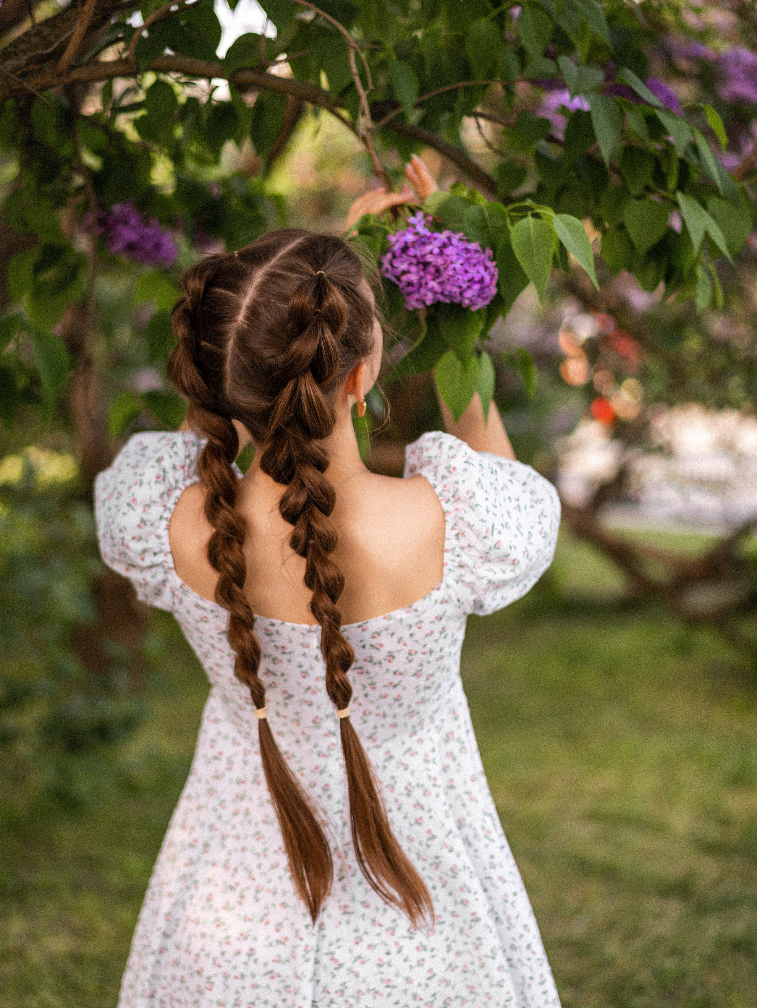 Ольга — фотосессия в сиреневом саду. Фотограф Москва