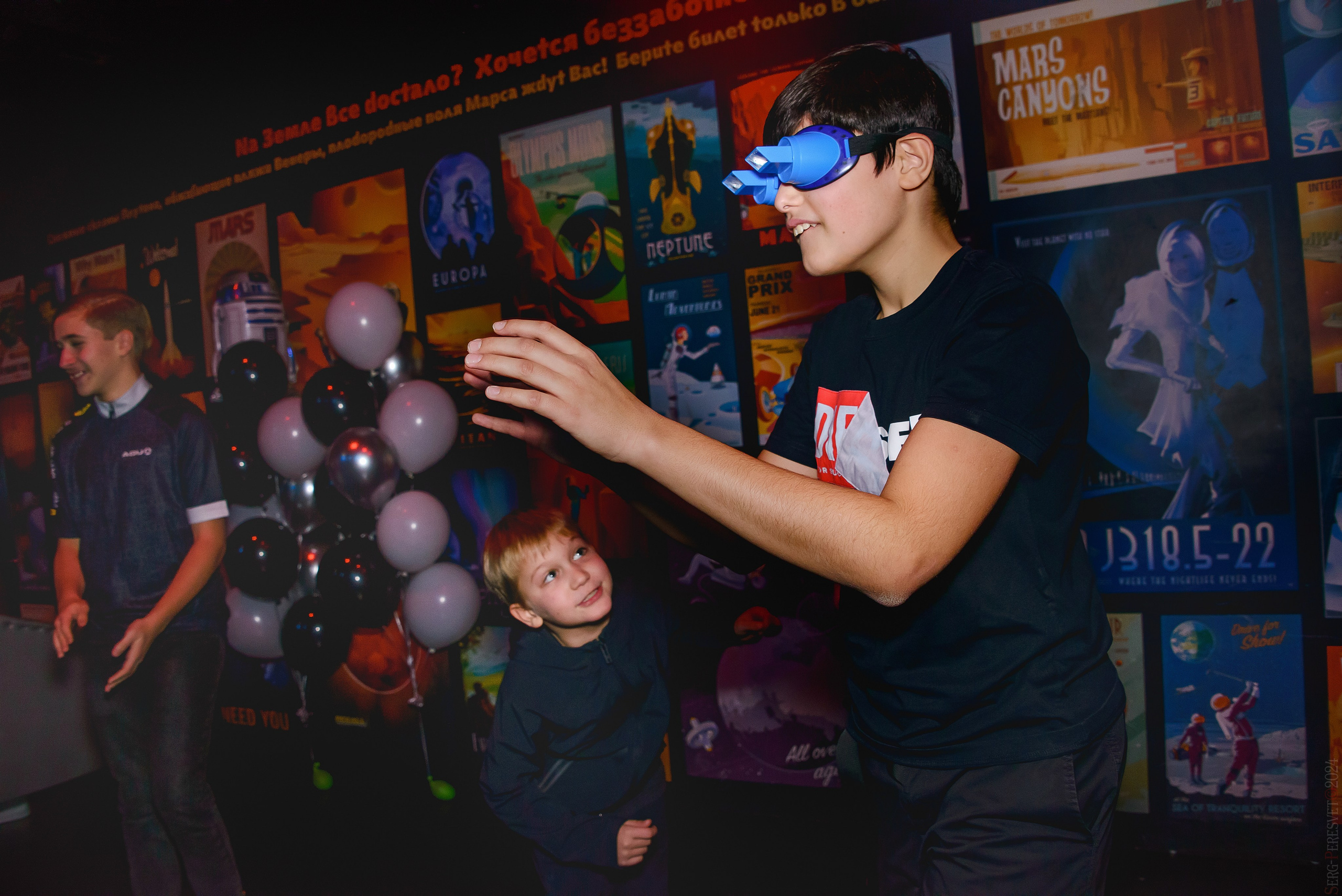 День рождения — шоу 2024-25: мафия, сахарная вата, бумажная дискотека, пиньята, зеркальный лабиринт. Ваш фотограф на праздник в Москве, Раменском, Жуковском, Люберцах