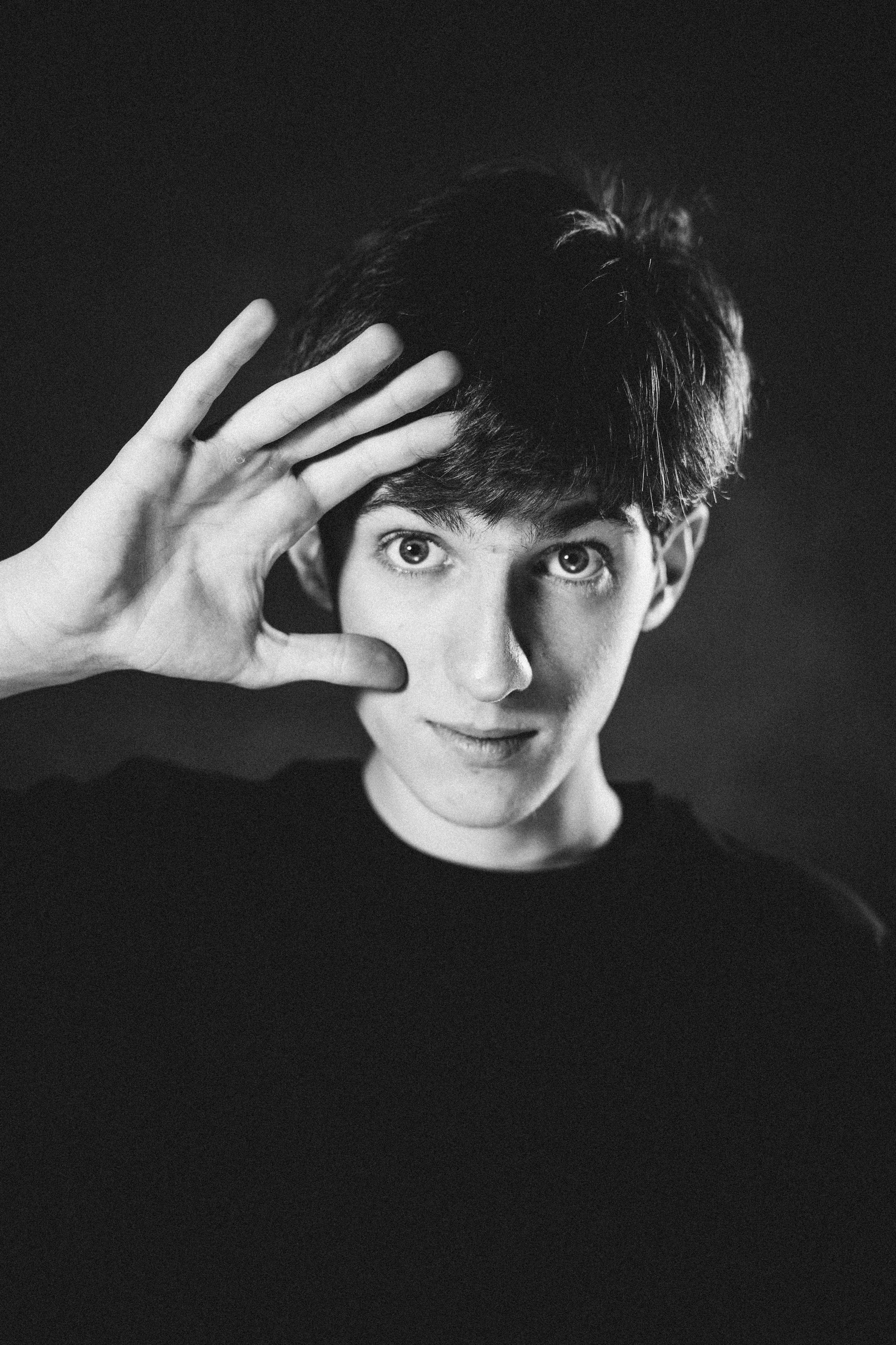 АРТЁМ. Я фотограф из Москвы к Вашим услугам