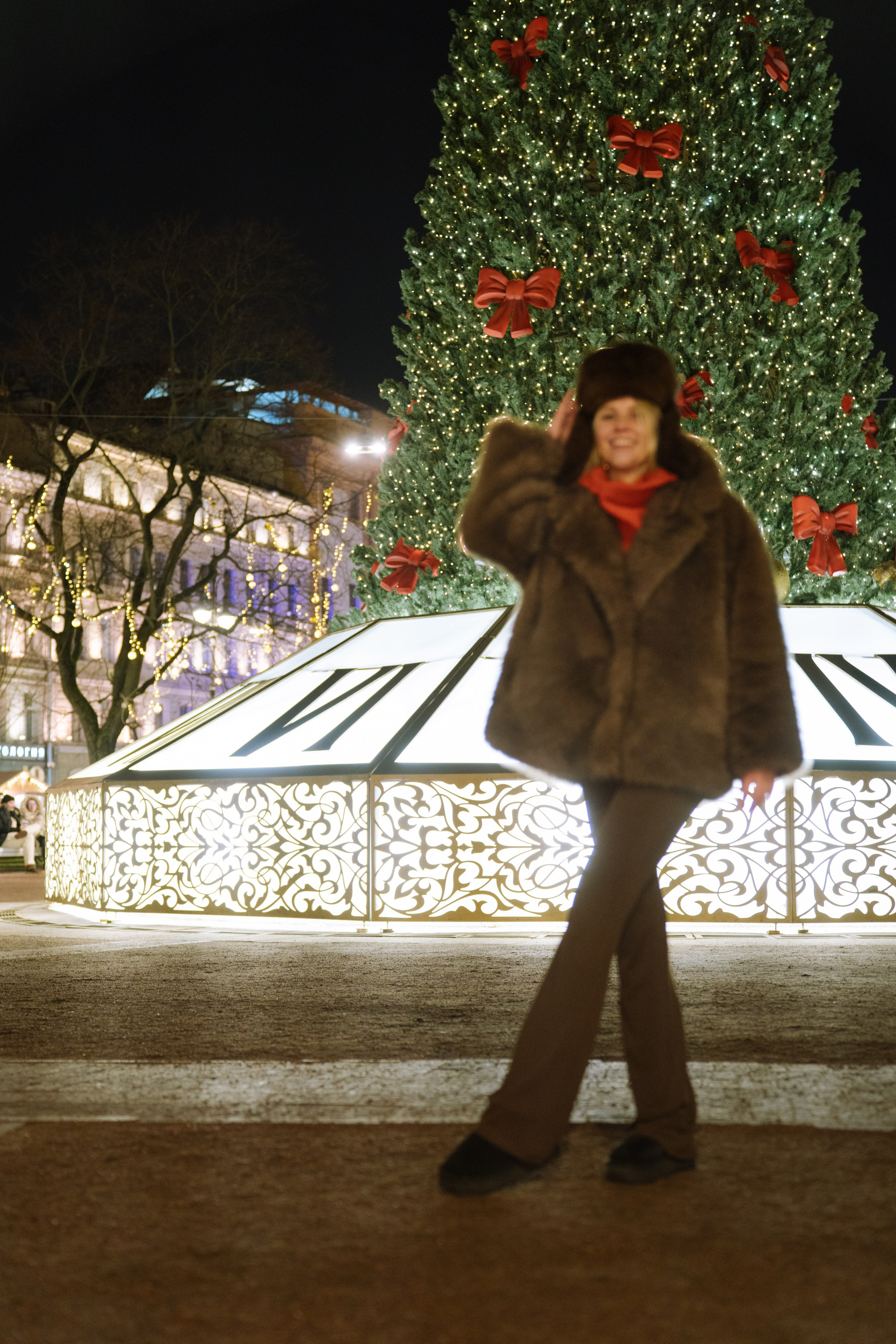 ПРОГУЛКА НА МАНЕЖНОЙ ПЛОЩАДИ ДЛЯ ДЕВУШКИ ПЕРЕД НОВЫМ ГОДОМ (НОВОГОДНЯЯ ФОТОСЕССИИЯ НА МАНЕЖНОЙ ПЛОЩАДИ). Профессиональный фотограф, Санкт-Петербург — Виктория Богомолова