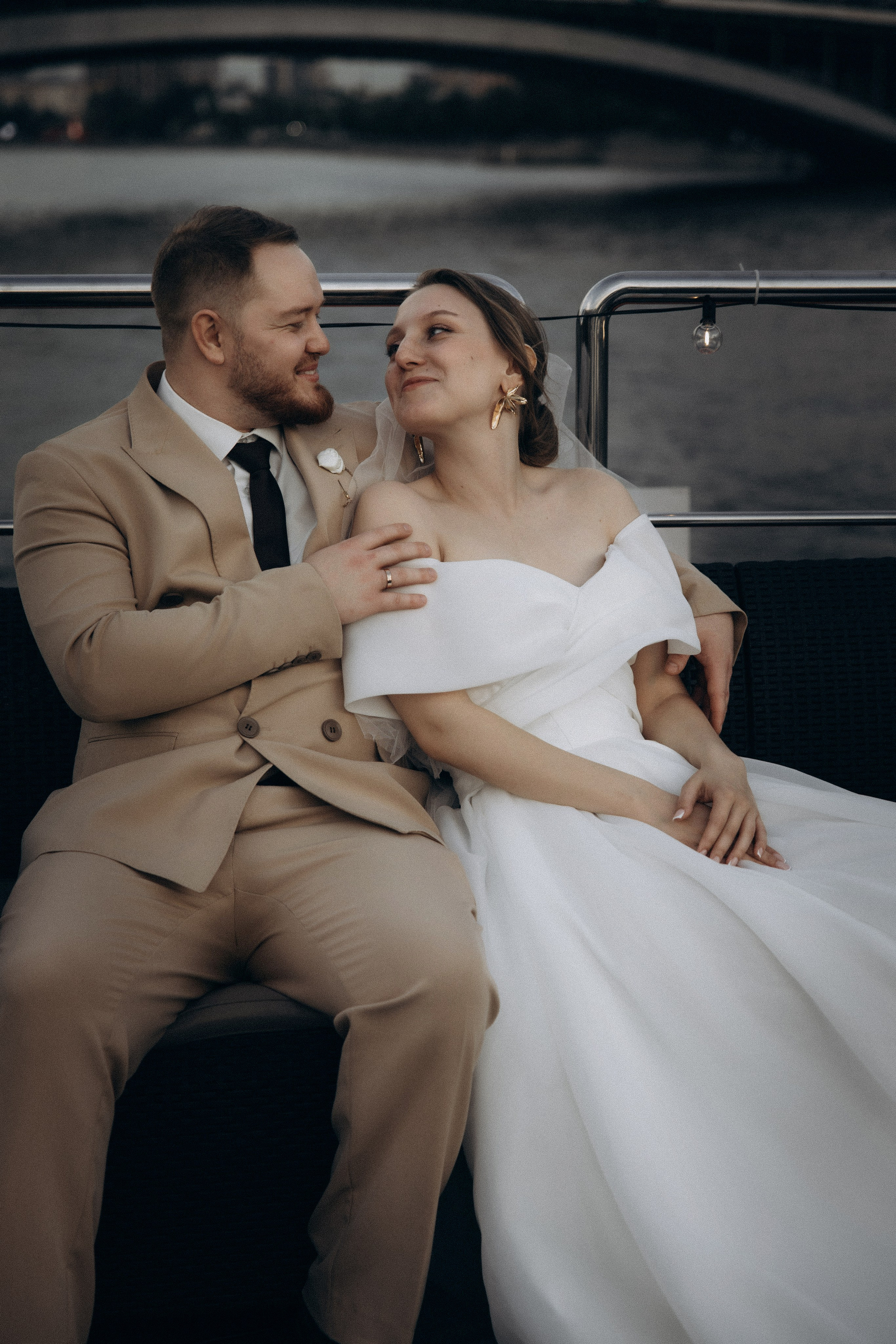 Утро невесты и свадебная фотосессия на теплоходе по Москве-реке