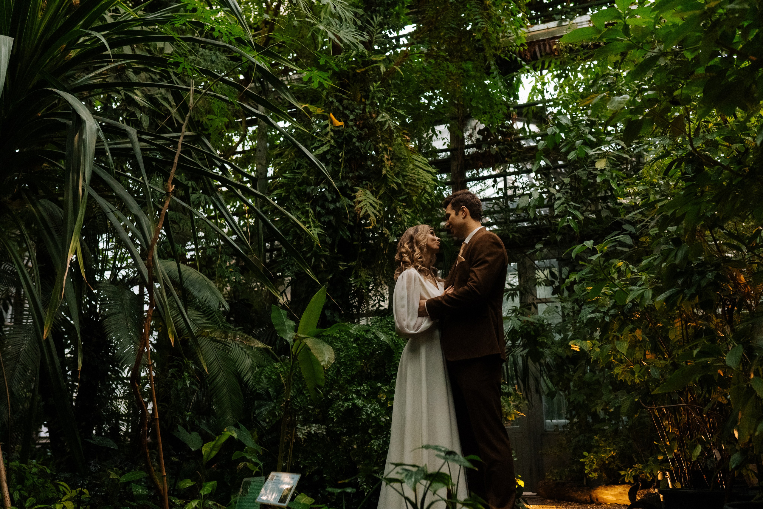 Свадебная фотосессия в оранжерее, Москва. Свадебный фотограф в Москве Анна Полушина