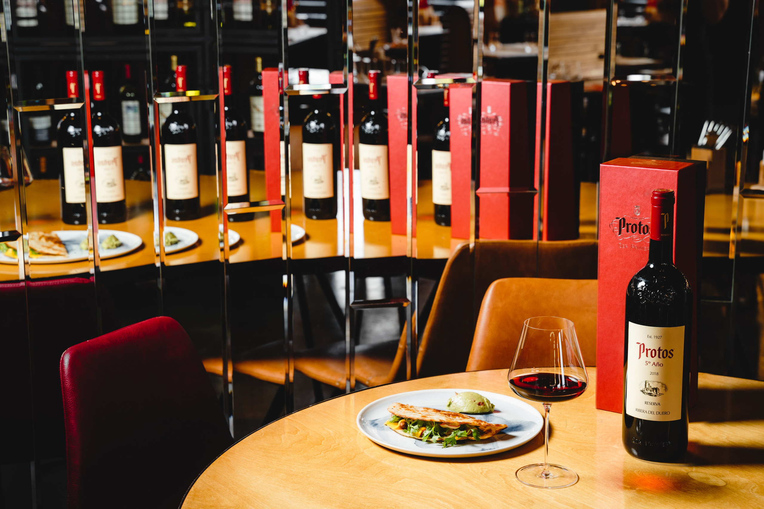 Аксёнова Оля — сет-дизайнер, художник-постановщик, Москва