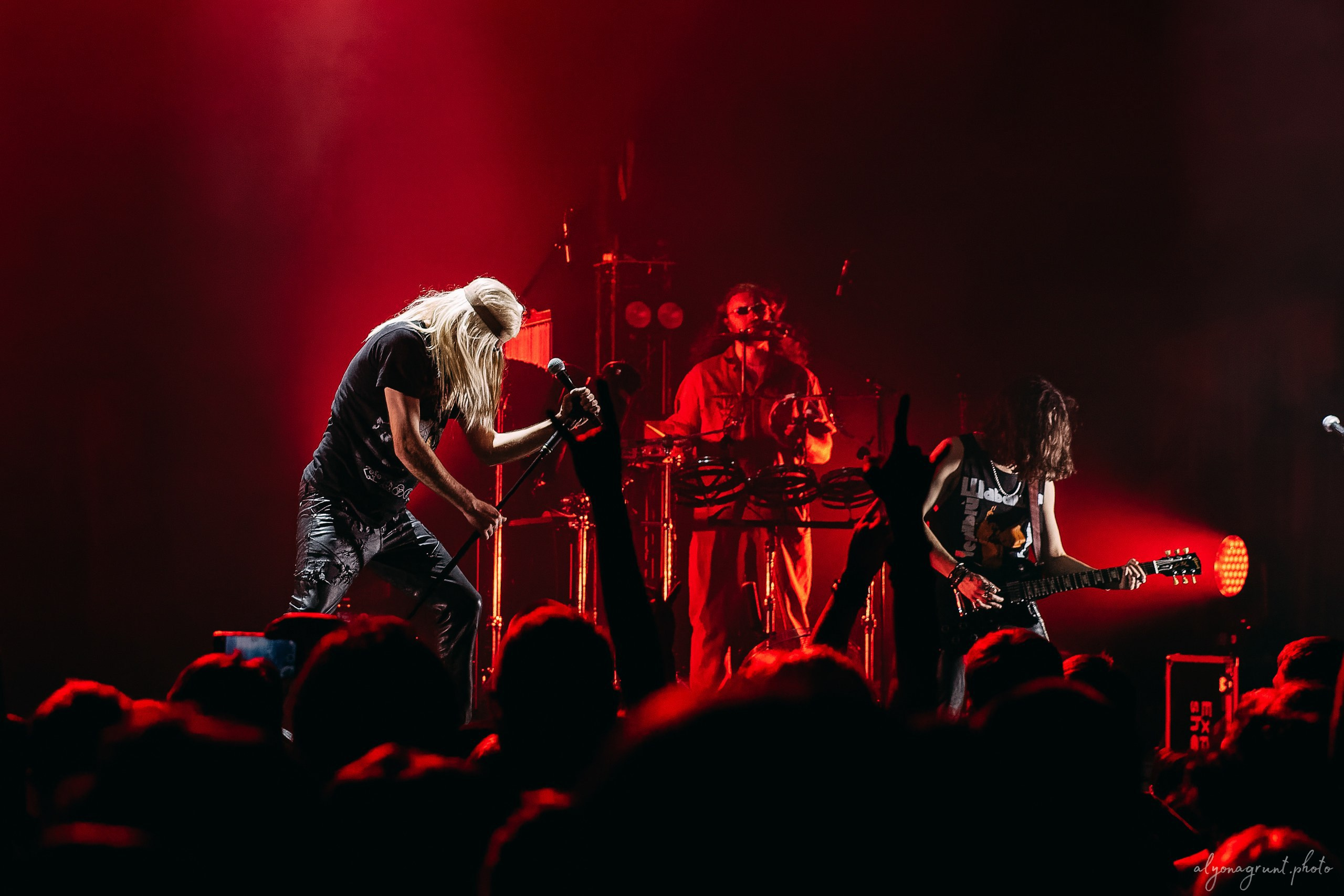 Багровый Фантомас, фоторепортаж, СПб, BASE, 14.12.2025. Алена Адрианова: фотограф в Санкт-Петербурге