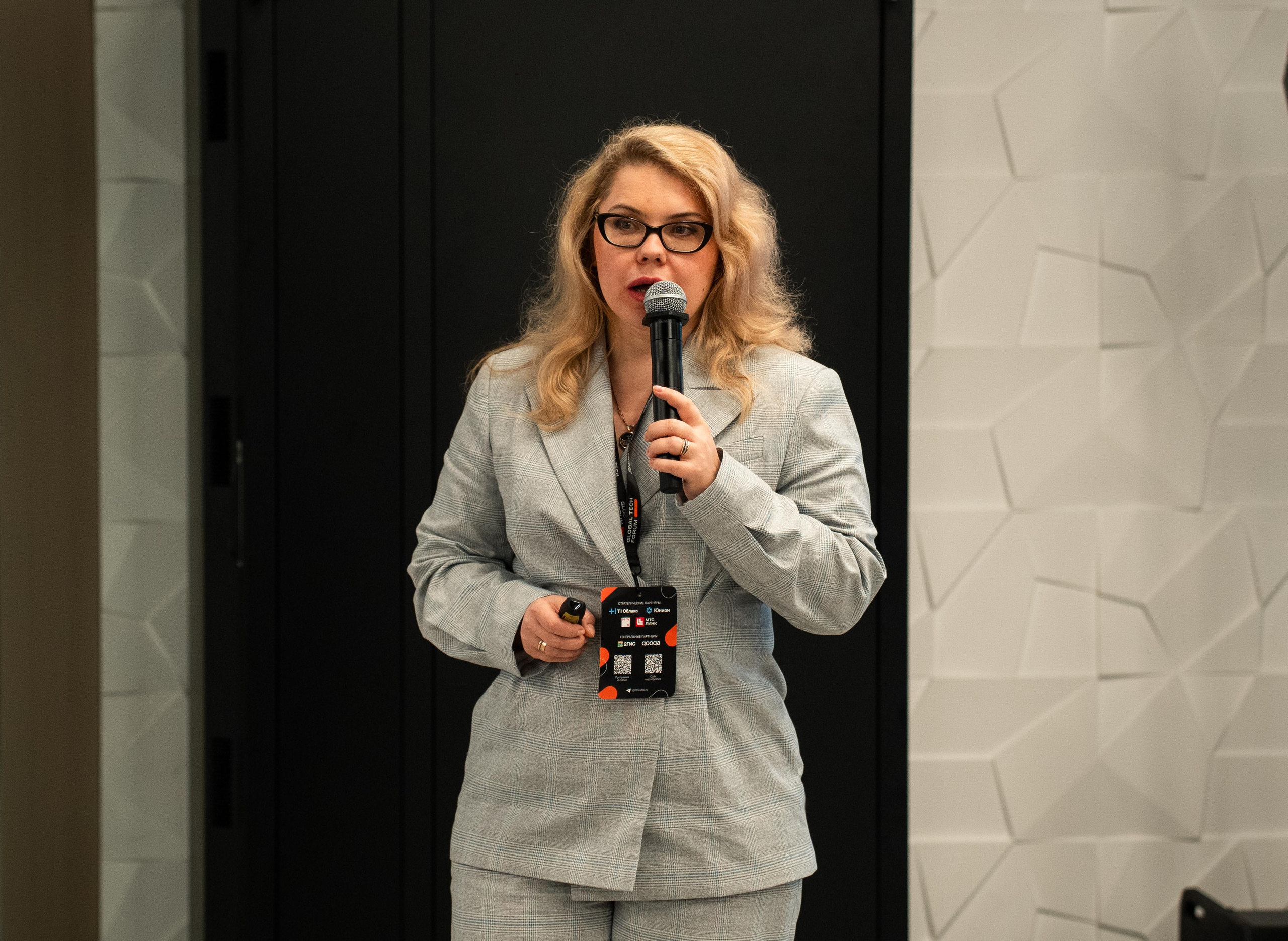 Global Tech Forum 27.03.2026. Коммерческий и художественный фотограф и видеограф в Москве Арсений Тургенев