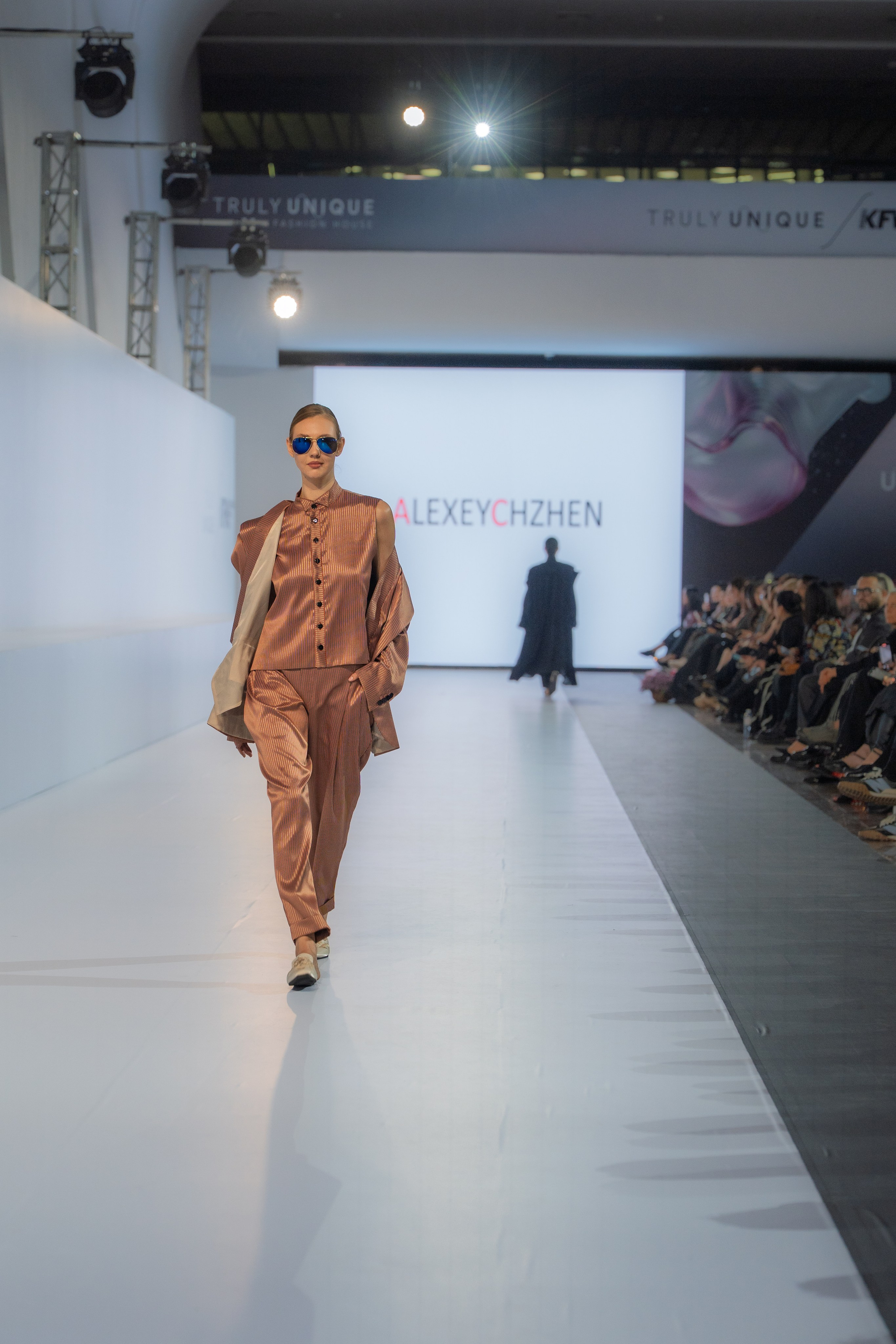 Alexey Chzhen. Сайт Алматинского НЮ АРТ, будуар и фэшн фотографа Дениса Карпенко