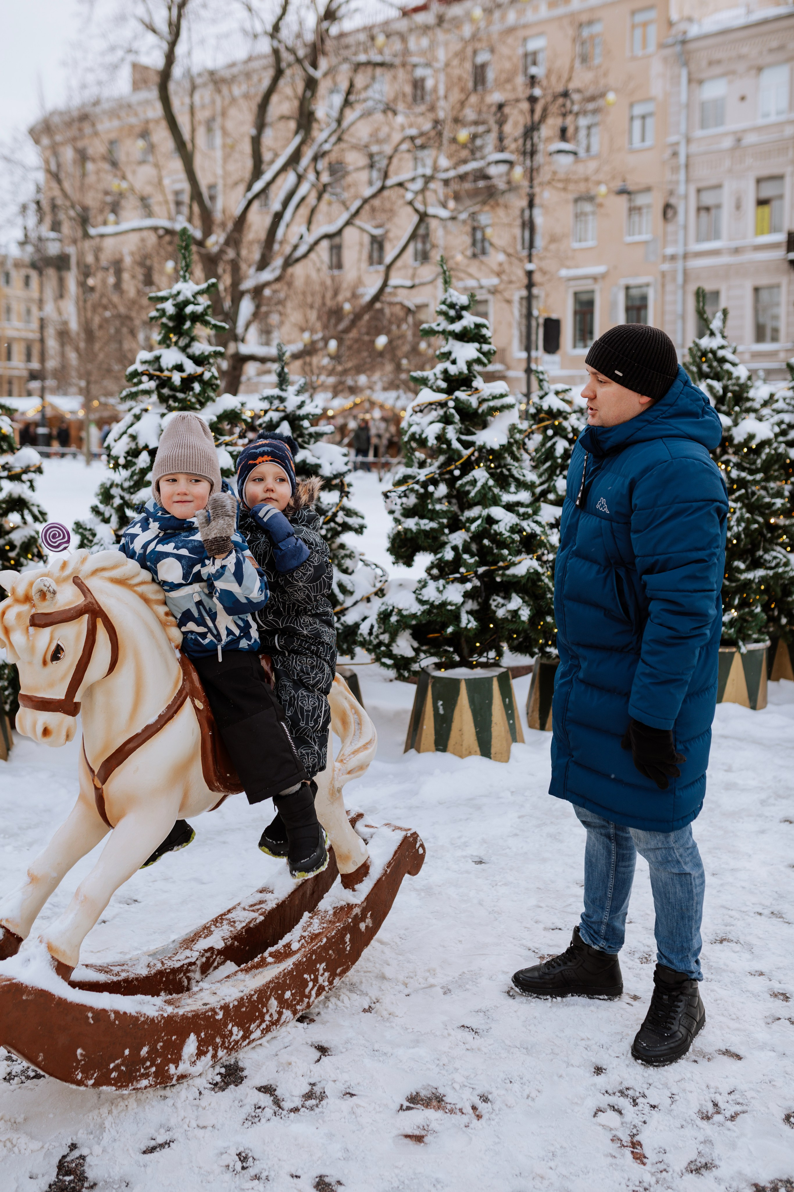 Семейная, Манежная площадь