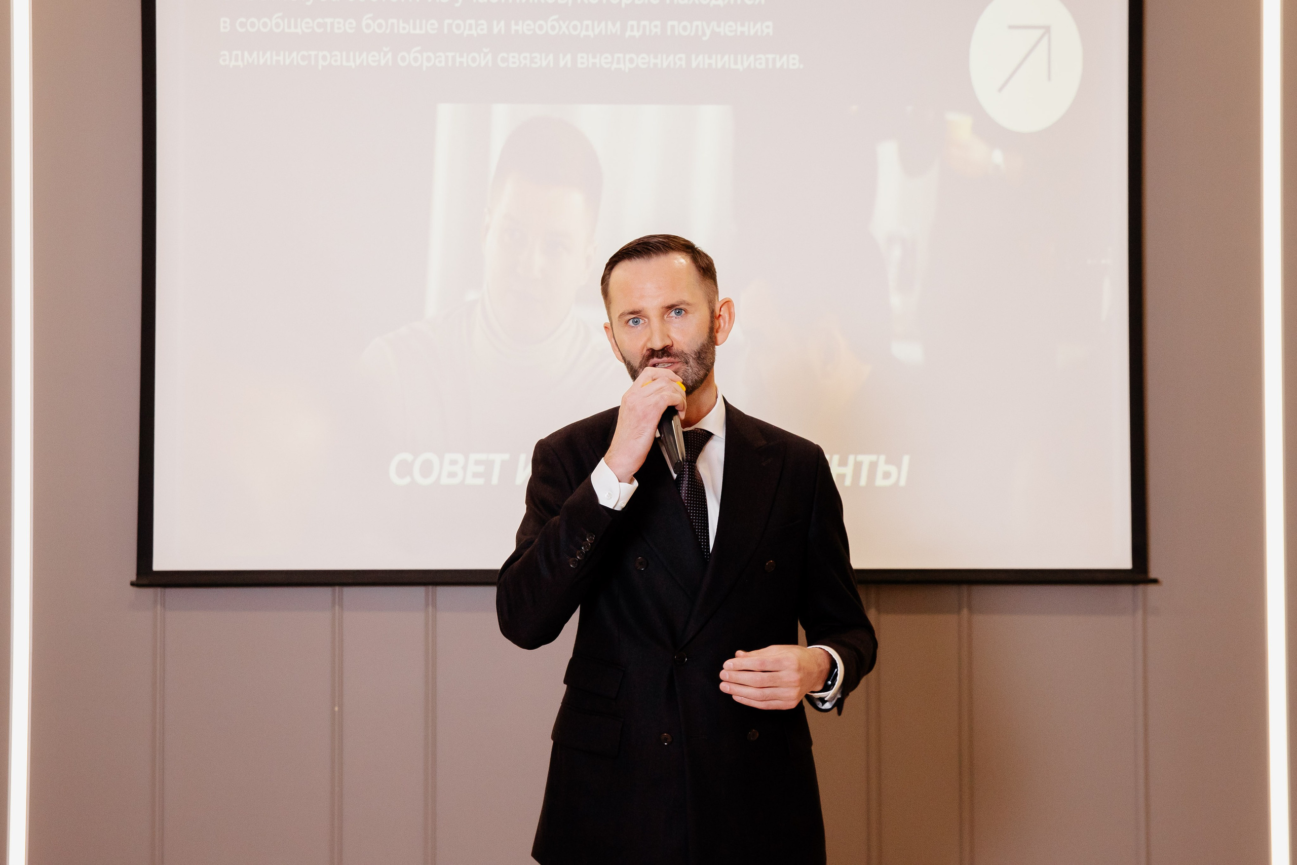 Высоцкий «Клуб строителей». Репортажный и портретный фотограф в Екатеринбурге Гизатуллин Марат