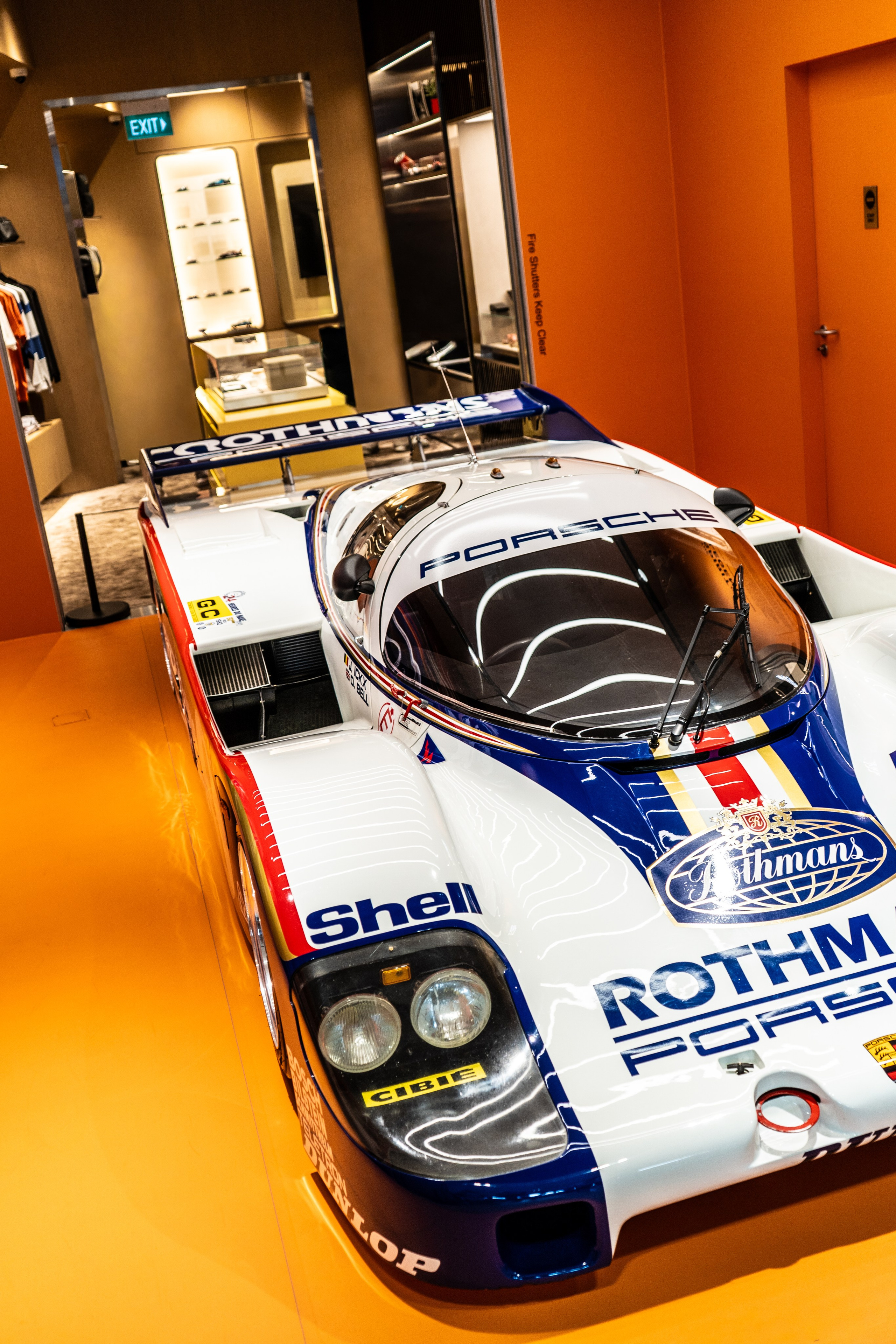 Шоурум Porsche. Главная