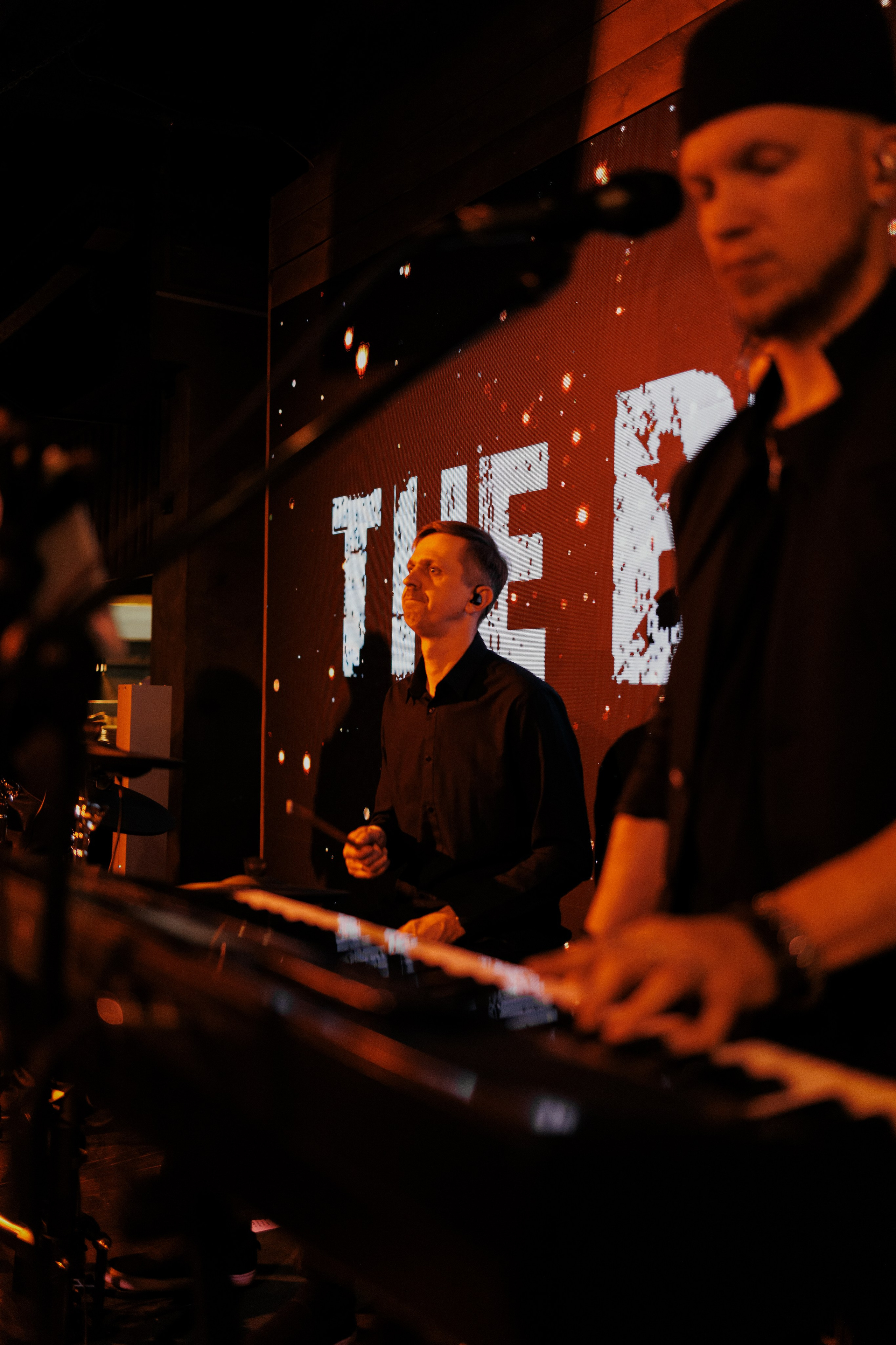 Cover band The Bees. Photographer in Turkey — Dari N