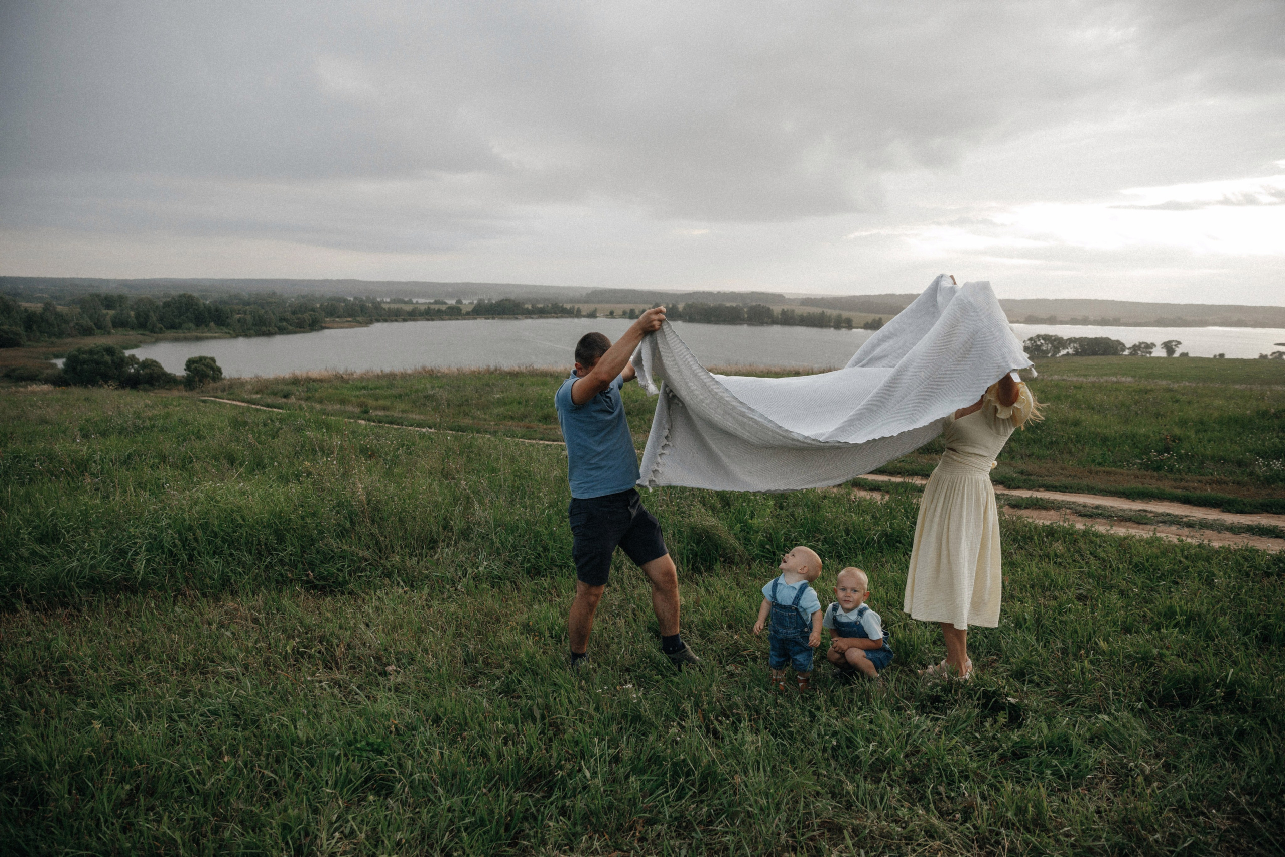 Семейная фотосессия в поле. Фотограф во Владимире Татьяна Бабикова