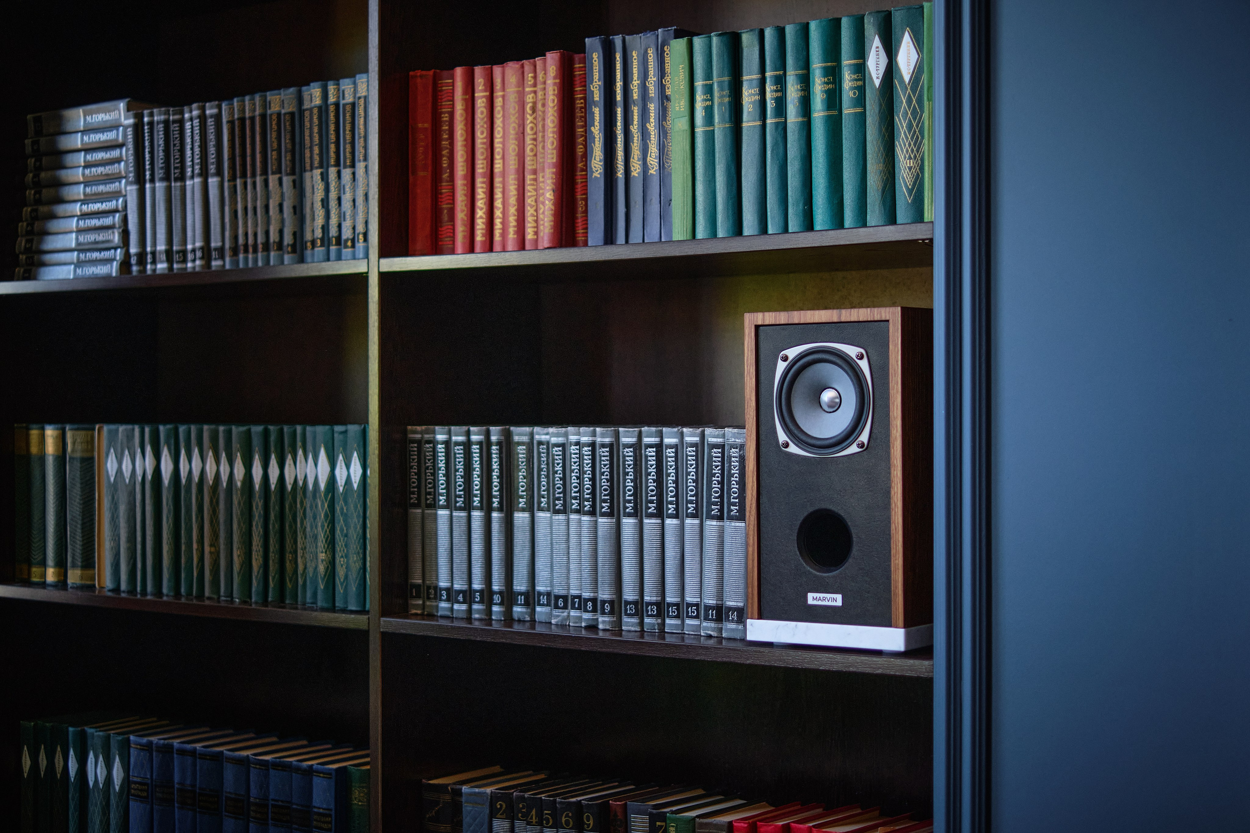 предметная фотосъемка аудиосистемы, акустическая колонка, акустика, акустическая колонка в интерьере Marvin