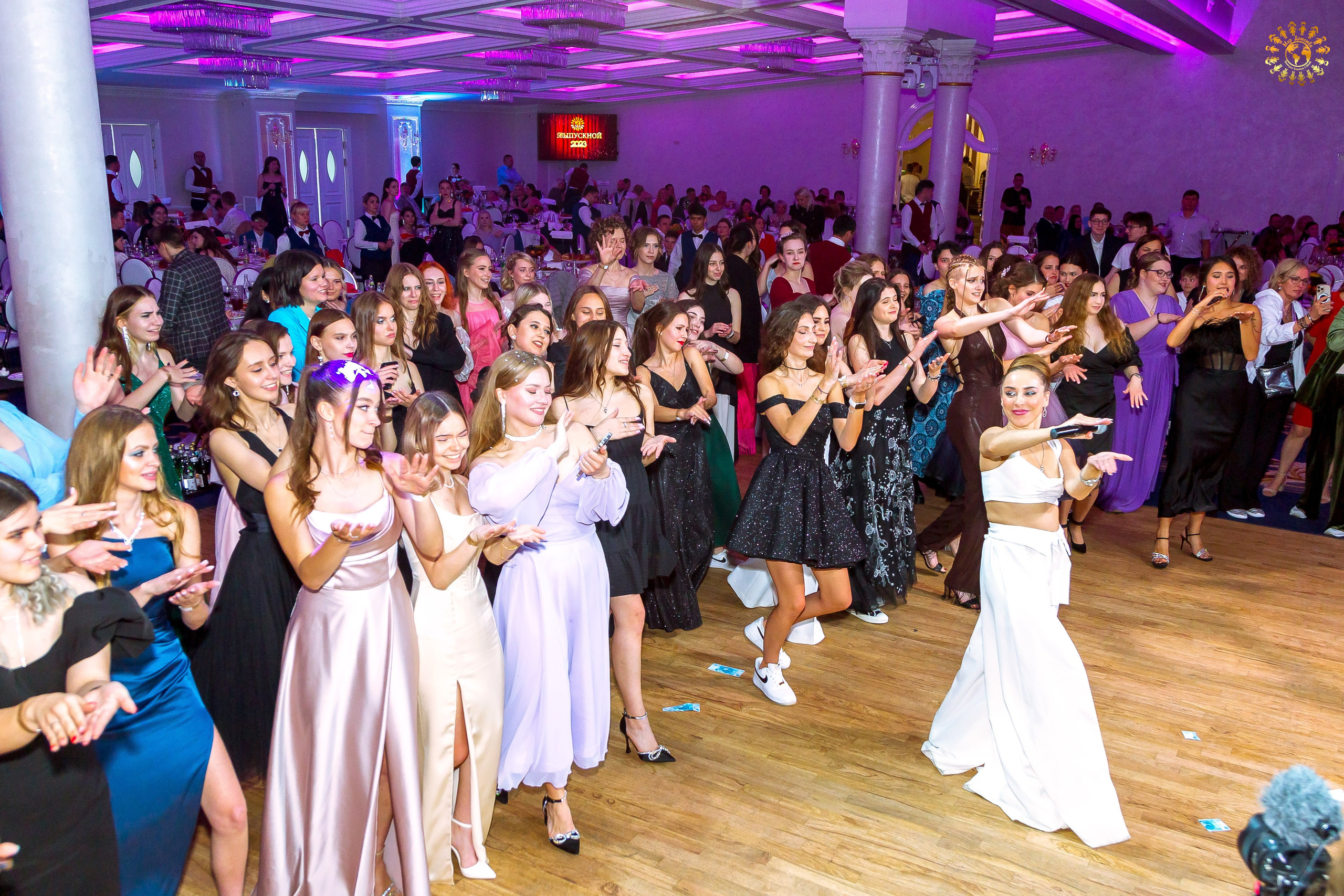 Выпускной 2023 (11-е классы) Triumph City Hall Москва. Репортажная съемка в Москве и области. Анималистика