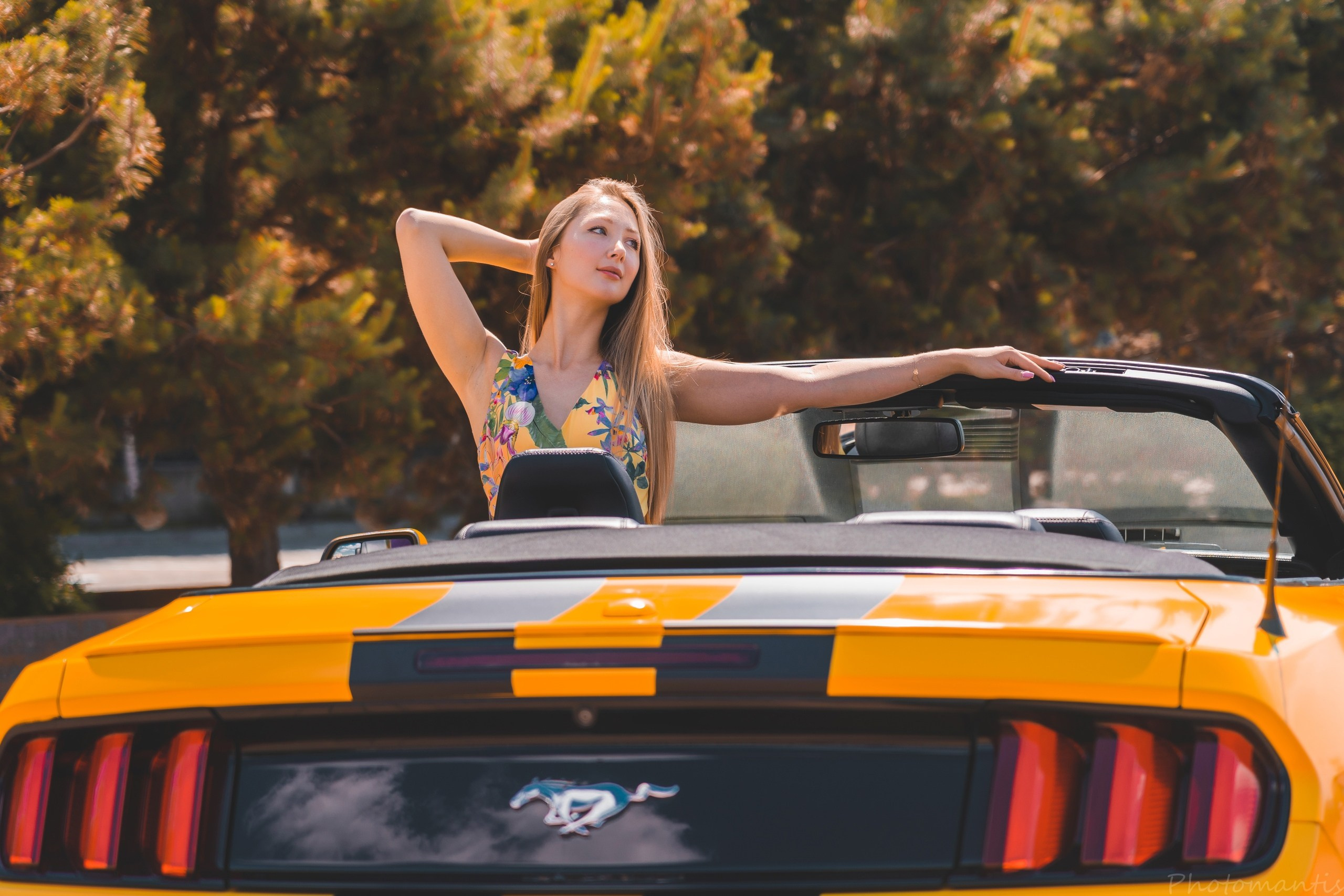 Девушки с авто. Photomantis