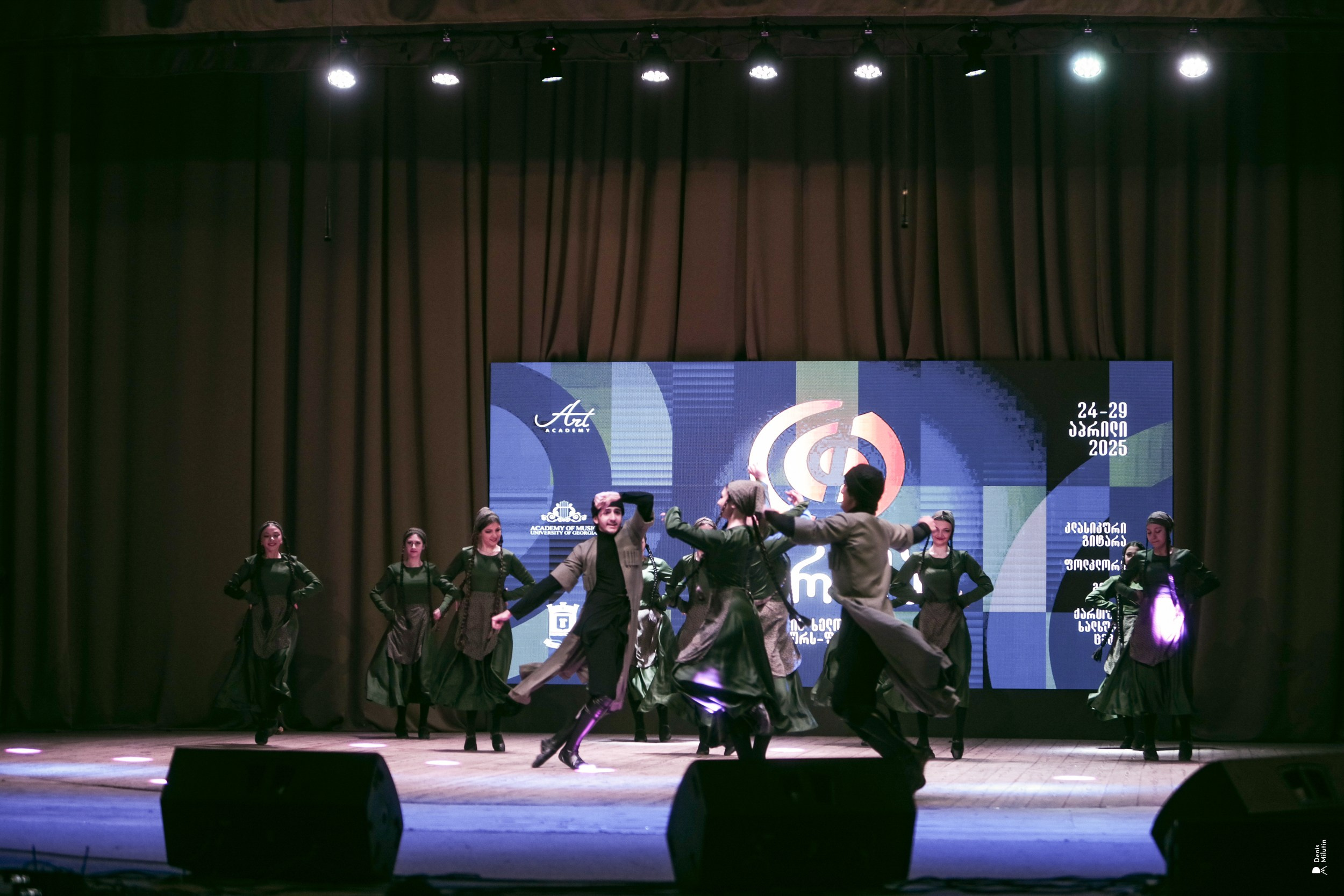 Танцы в Хоби. Портретный фотограф Денис Милютин