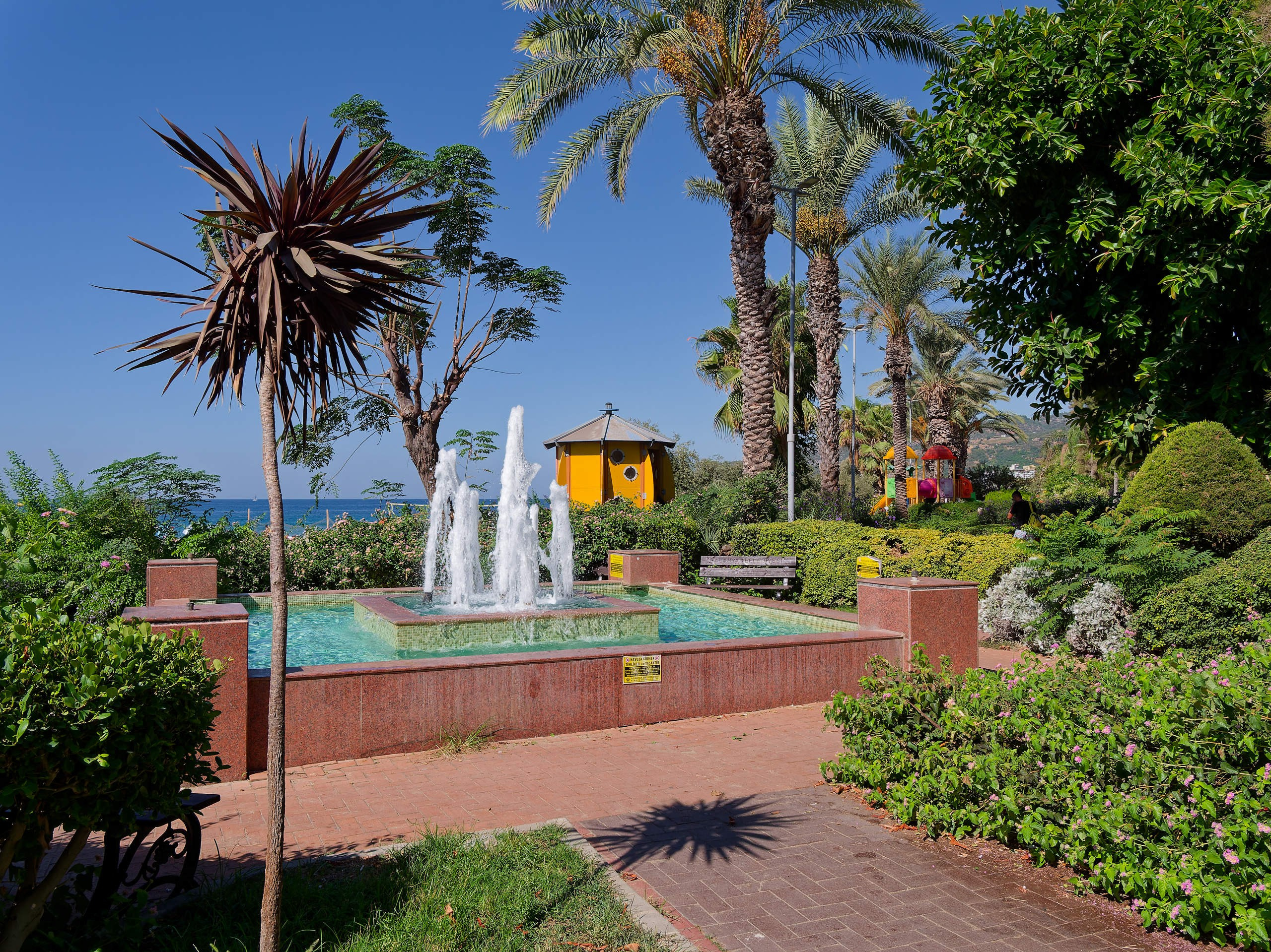 Алания 2025, город, стрит-фото. Избранные фотографии