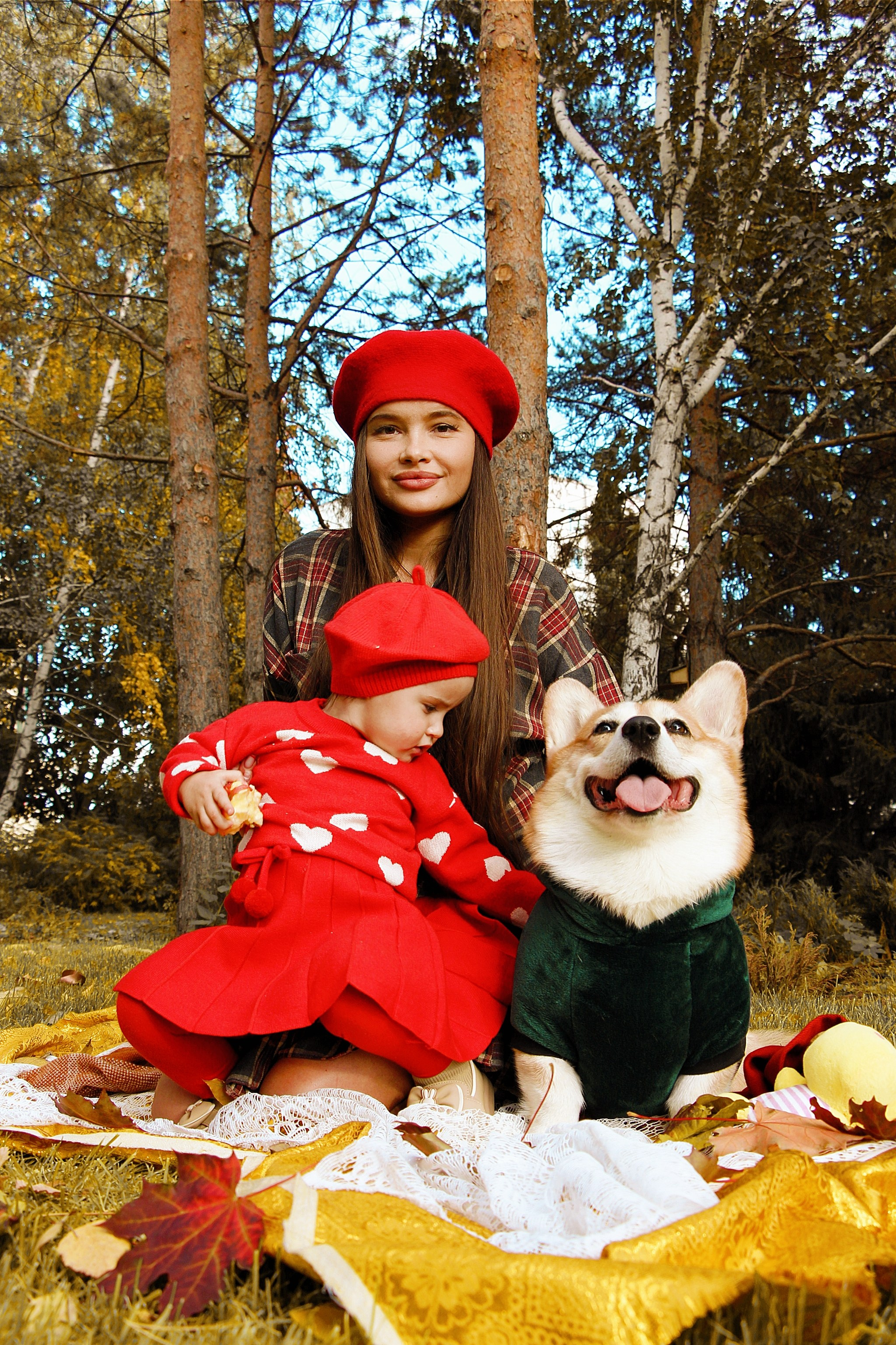 Альмира с дочкой и корги на осенней прогулке…. Творческая, семейная Фотосъемка ДоброДарова Елена Омск