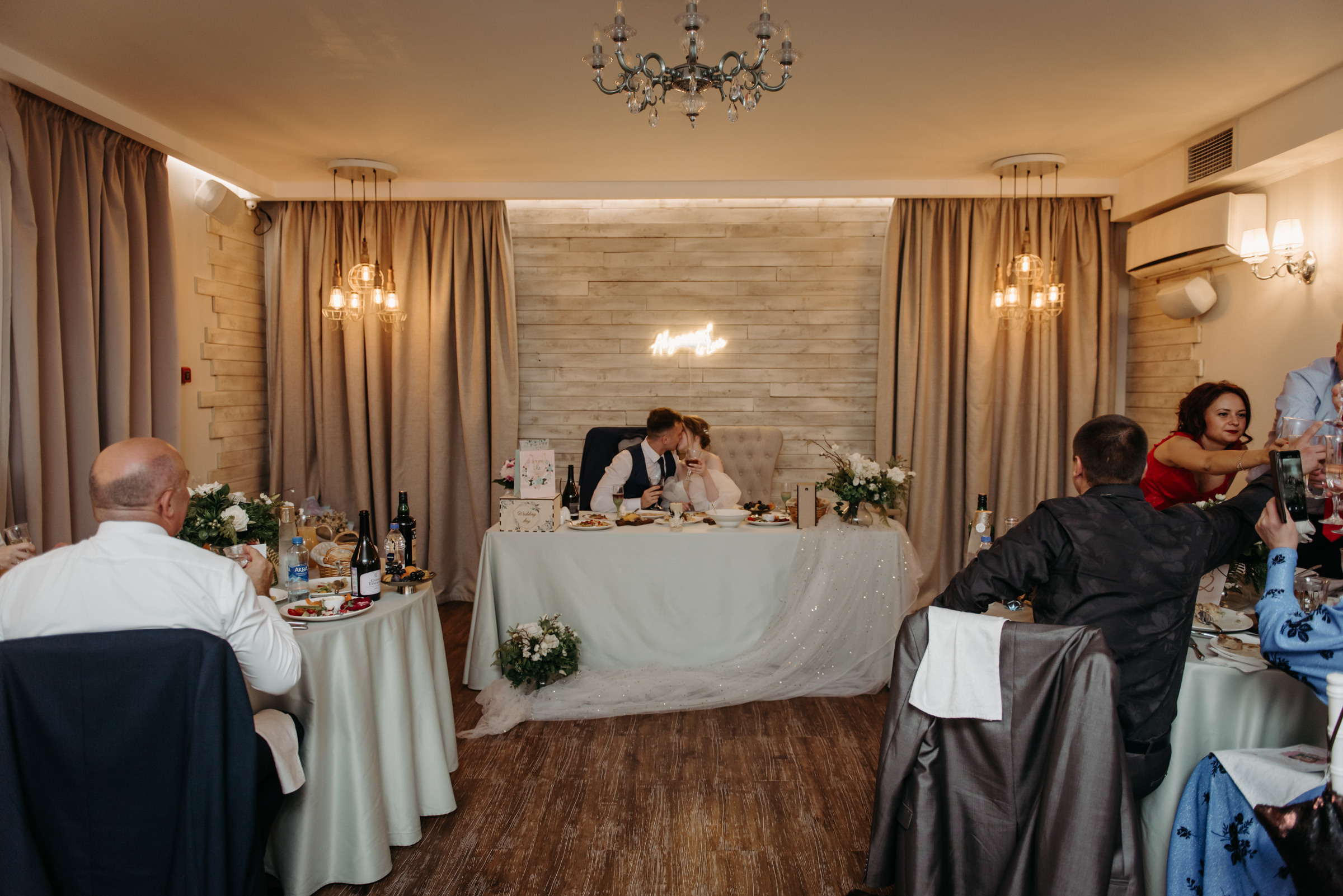 свадебный банкет в ресторане весенний