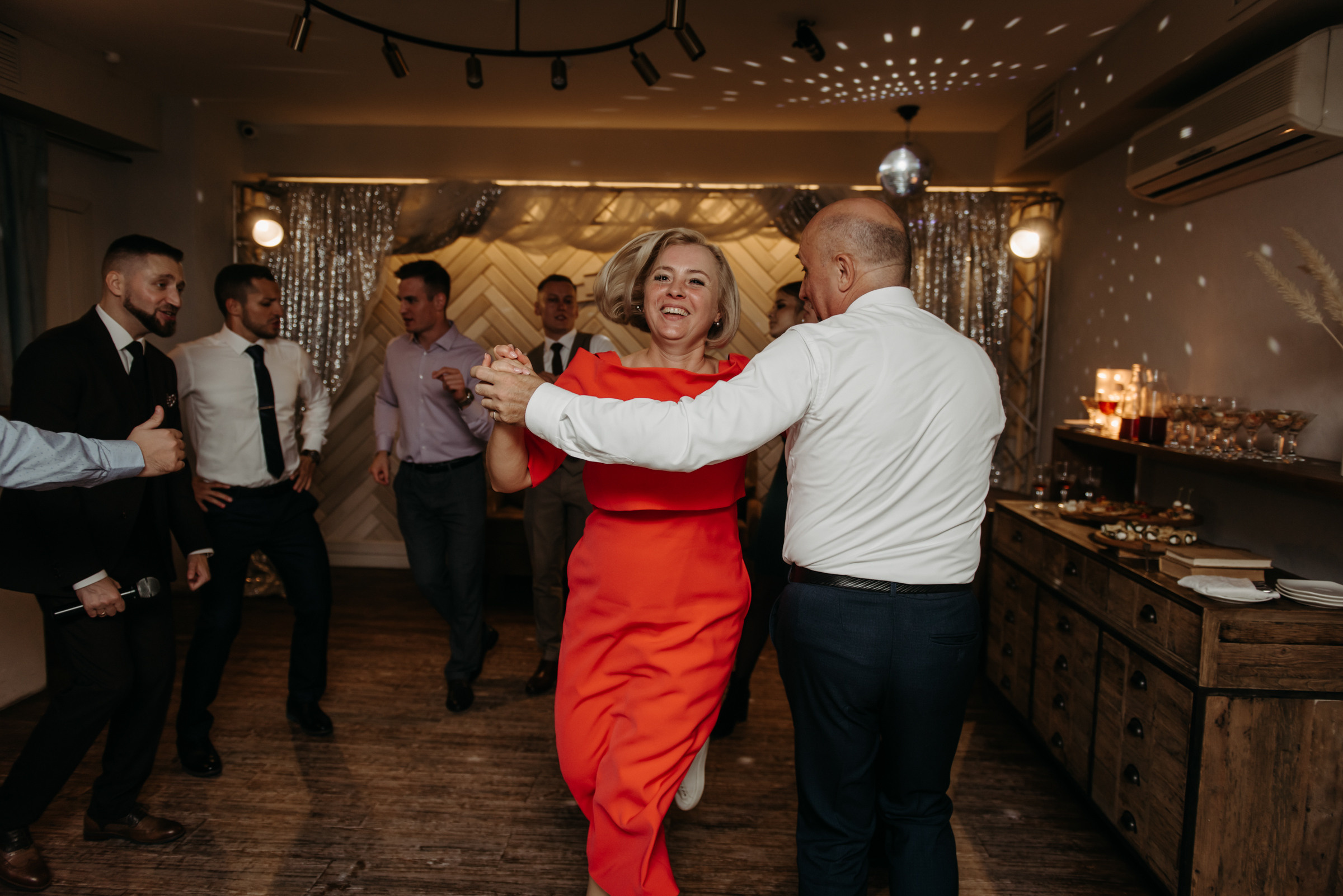 свадебный банкет в ресторане весенний