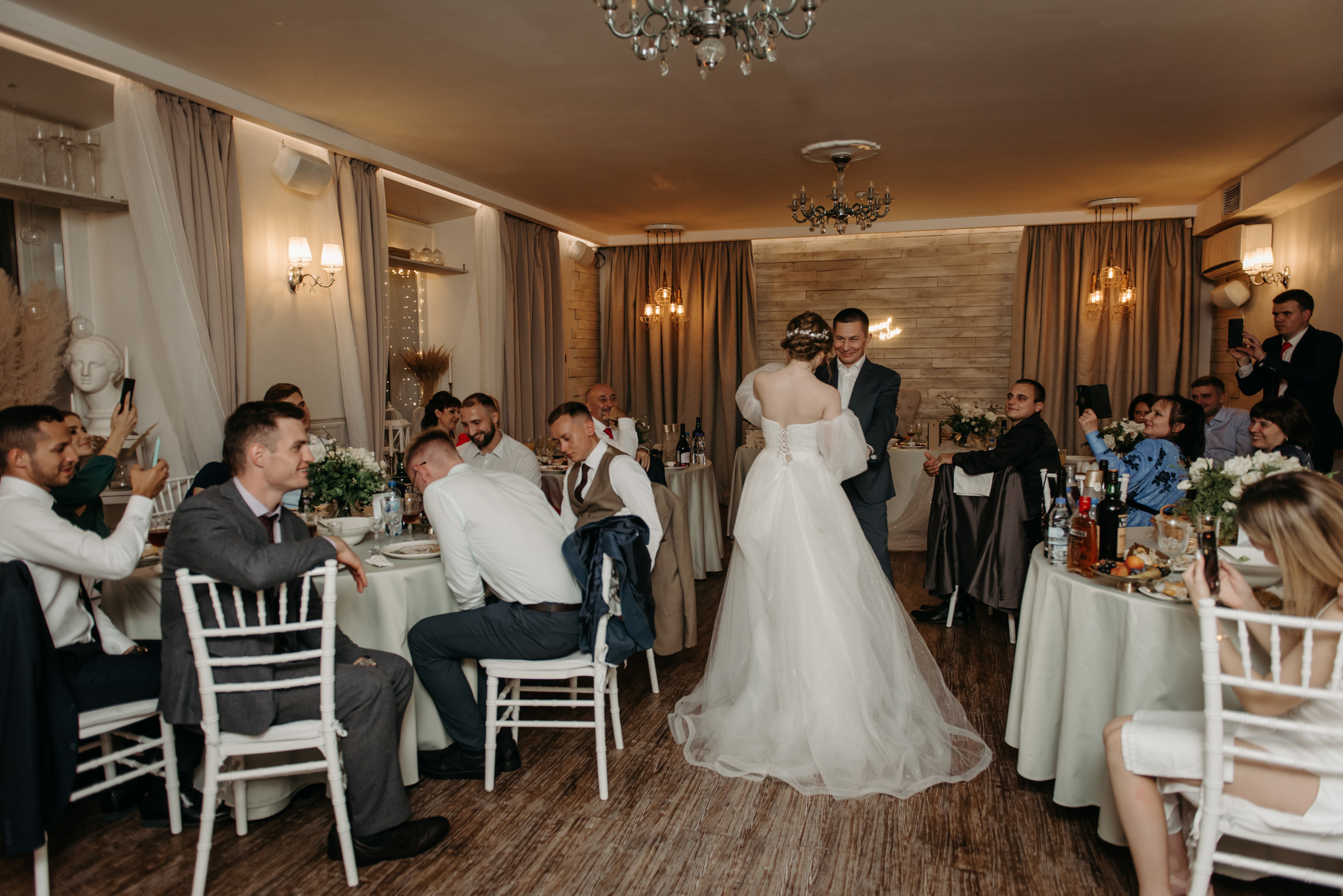 свадебный банкет в ресторане весенний