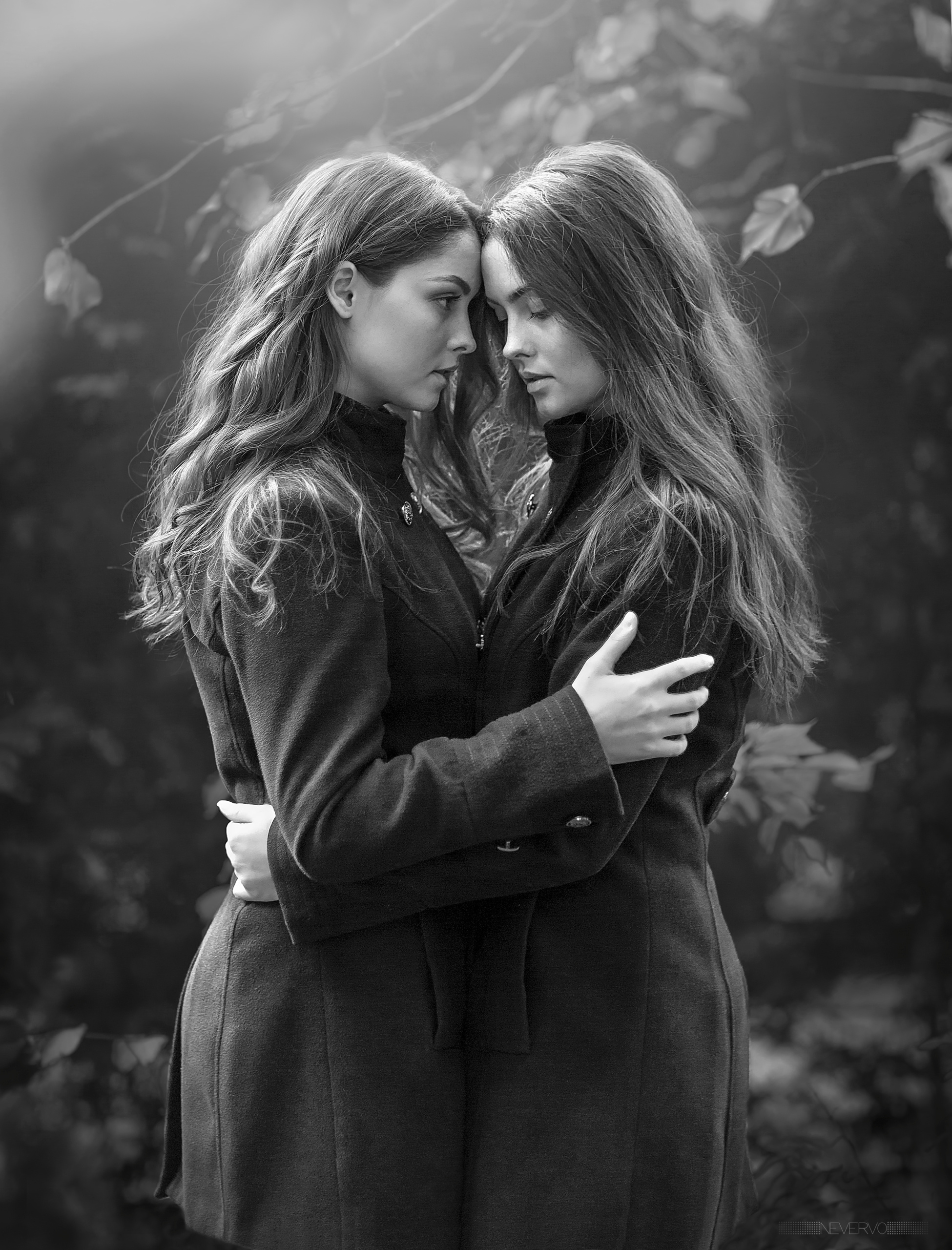 Черно-белая фотосъемка. B&W съемка в Москве. ЧБ фотограф Олег Голишник. Арт-фотограф Олег Голишников. Творческая мастерская